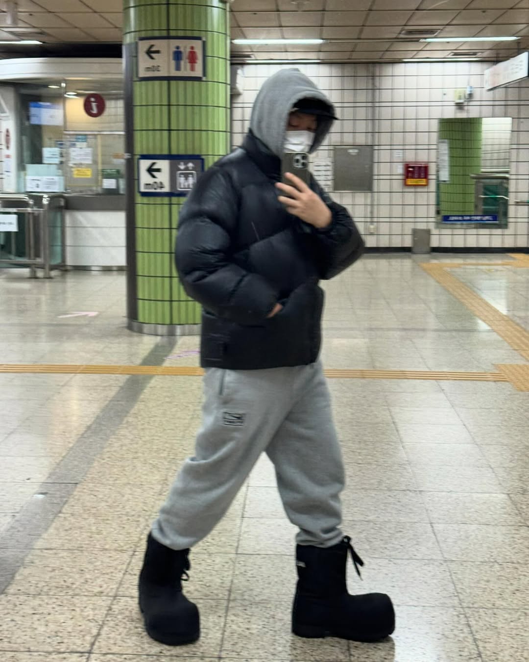 패딩에 후드가 기본🏂 이미지