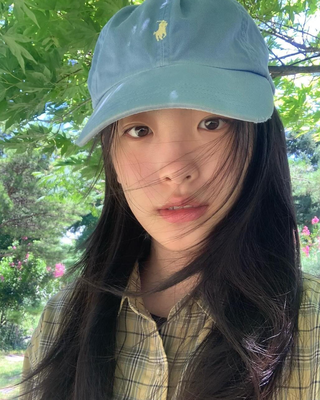 무채색도 화사하게 입는 오예주❤️
무채색부터 체크까지 휘뚜루 따라입기 좋은 룩 이미지3