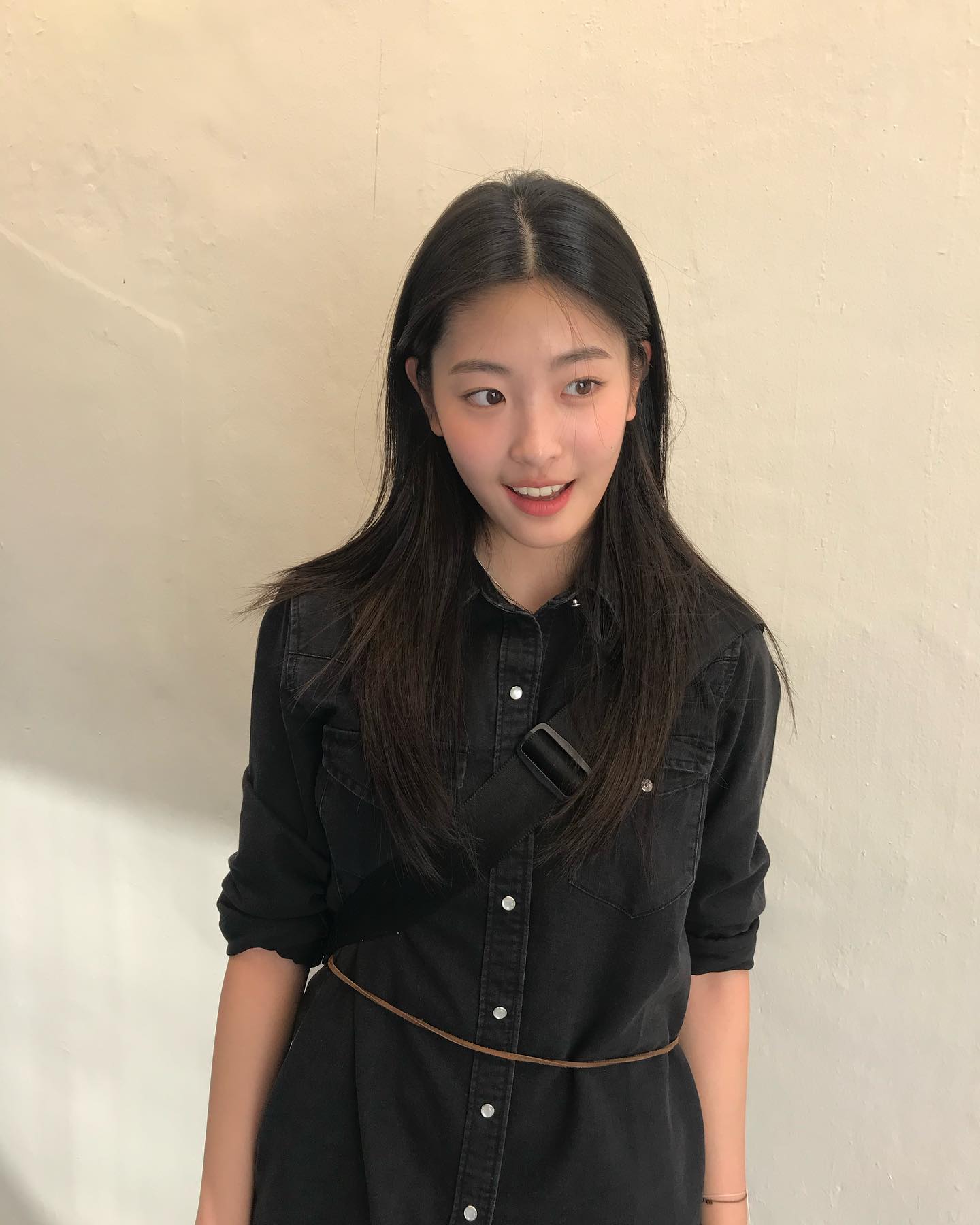 무채색도 화사하게 입는 오예주❤️
무채색부터 체크까지 휘뚜루 따라입기 좋은 룩 이미지2