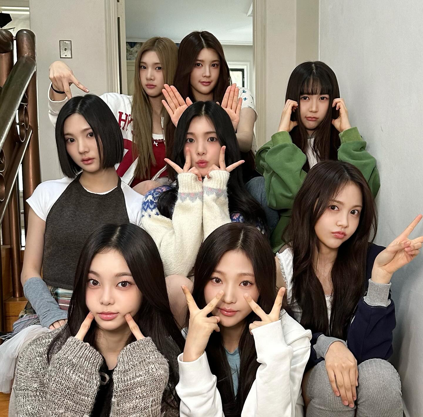 하츠투하츠,  데뷔곡은 ‘더 체이스’❤️‍🔥

2월 24일 데뷔를 앞둔 SM 엔터테인먼트의 신인 걸그룹 ‘하츠투하츠’의 데뷔 싱글은 ‘더 체이스(The Chase)’라고 합니다.

이번 싱글에는 동명의 타이틀 ‘더 체이스’와 수록곡 ‘버터플라이즈(Butterflies)’ 등 두 곡이 수록될 예정인데요.

히트메이커 프로듀서 켄지가 작사에 참여, 동화 ‘이상한 나라의 앨리스’를 활용해 하츠투하츠만의 첫 번째 이야기를 완성했다고 하는데요.

한편 하츠투하츠는 지우, 카르멘, 유하, 스텔라, 주은, 에이나, 이안, 예온 등 8명으로 구성된 팀으로 SM이 2020년 에스파 이후 5년 만에 내놓는 신인 걸그룹입니다.

사진: @hearts2hearts 이미지
