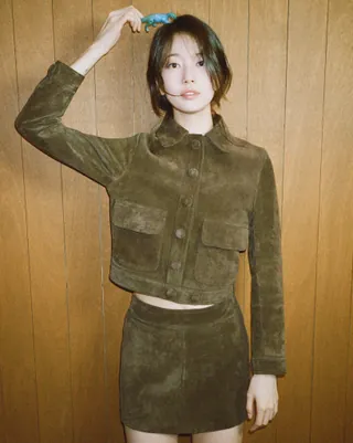수지 <컴백> 스페셜 포토🤎🤍
스웨이드 자켓 + 스커트 셋업 넘 예쁘자나😘2/17(월) 빨리와🎤 이미지