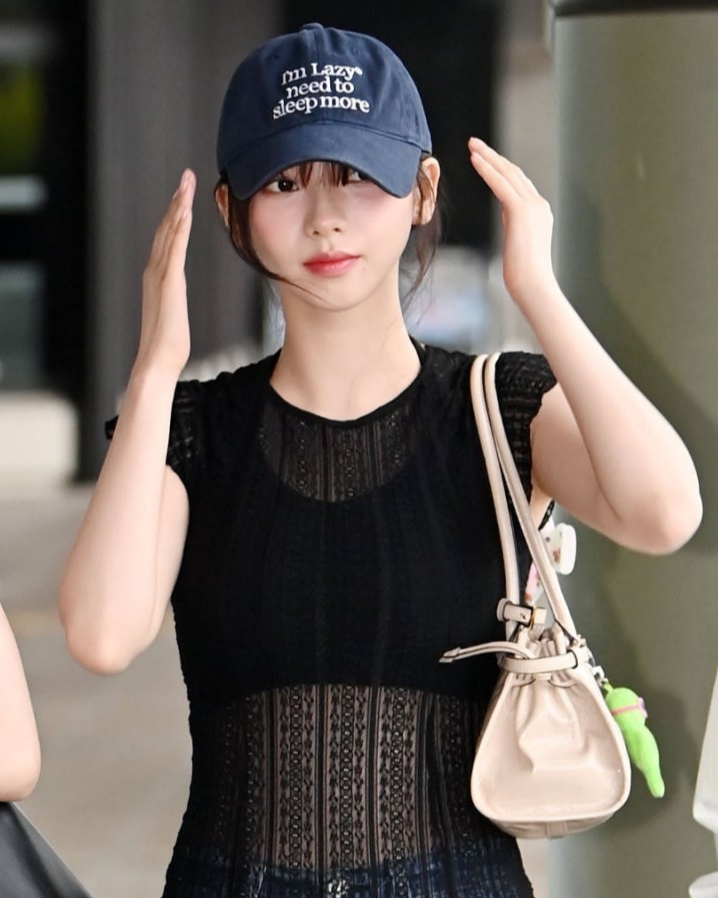 작은 얼굴을 더 작게✨
볼캡만 썼다 하면 느좋인 카리나의 손민수하기 좋은 볼캡 3✅

1. 칼린(CARLYN) - 뉴 로고 워시드 캡_브라운
2. 두마로(DUMARO) - 쿤스트하우스 코튼 볼캡_그레이 데님
3. 레이지지(LAZYZ) - 슬립 모어 워싱 볼캡_ 네이비 이미지8