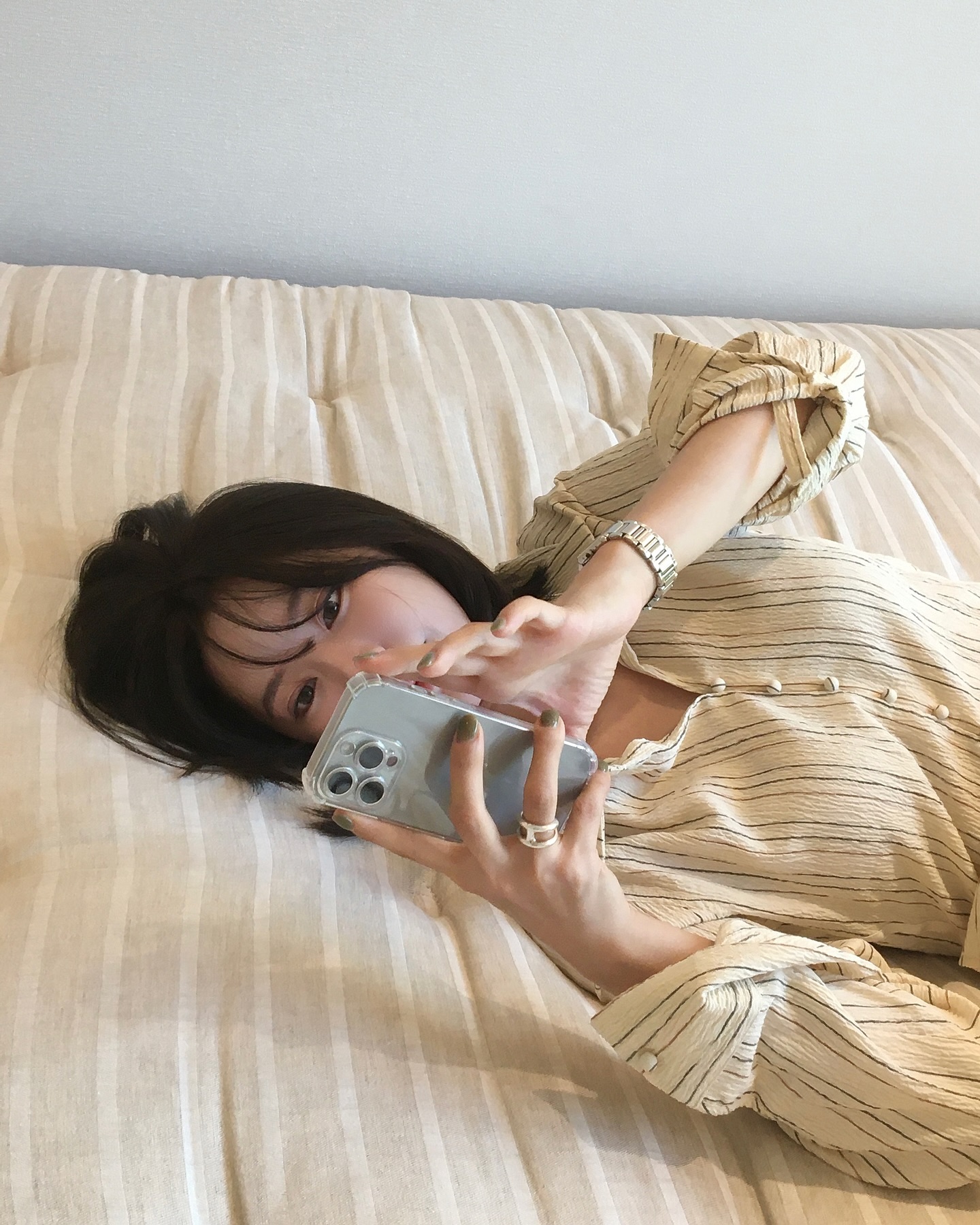 봄 옷 쇼핑 전 참고해야 할 트렌드5
돌아오는 SS시즌엔 5가지만 기억하기✅
1. 핑크 컬러
2. 스트라이프 패턴
3. 플로럴 원피스
4. 체크 패턴
5. 레이어드 룩 이미지4