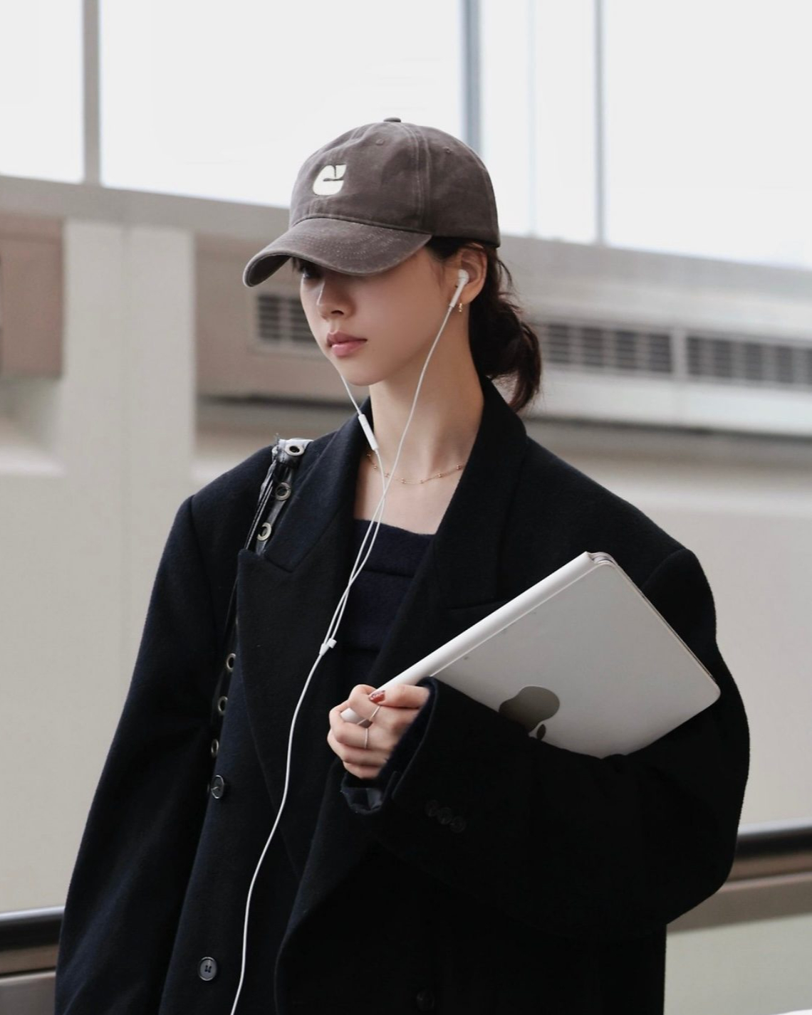 작은 얼굴을 더 작게✨
볼캡만 썼다 하면 느좋인 카리나의 손민수하기 좋은 볼캡 3✅

1. 칼린(CARLYN) - 뉴 로고 워시드 캡_브라운
2. 두마로(DUMARO) - 쿤스트하우스 코튼 볼캡_그레이 데님
3. 레이지지(LAZYZ) - 슬립 모어 워싱 볼캡_ 네이비 이미지1