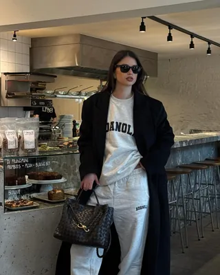 얼죽코들 모여라🙋🏻♀️
롱코트로 완성하는 Chill한 무드🖤 이미지