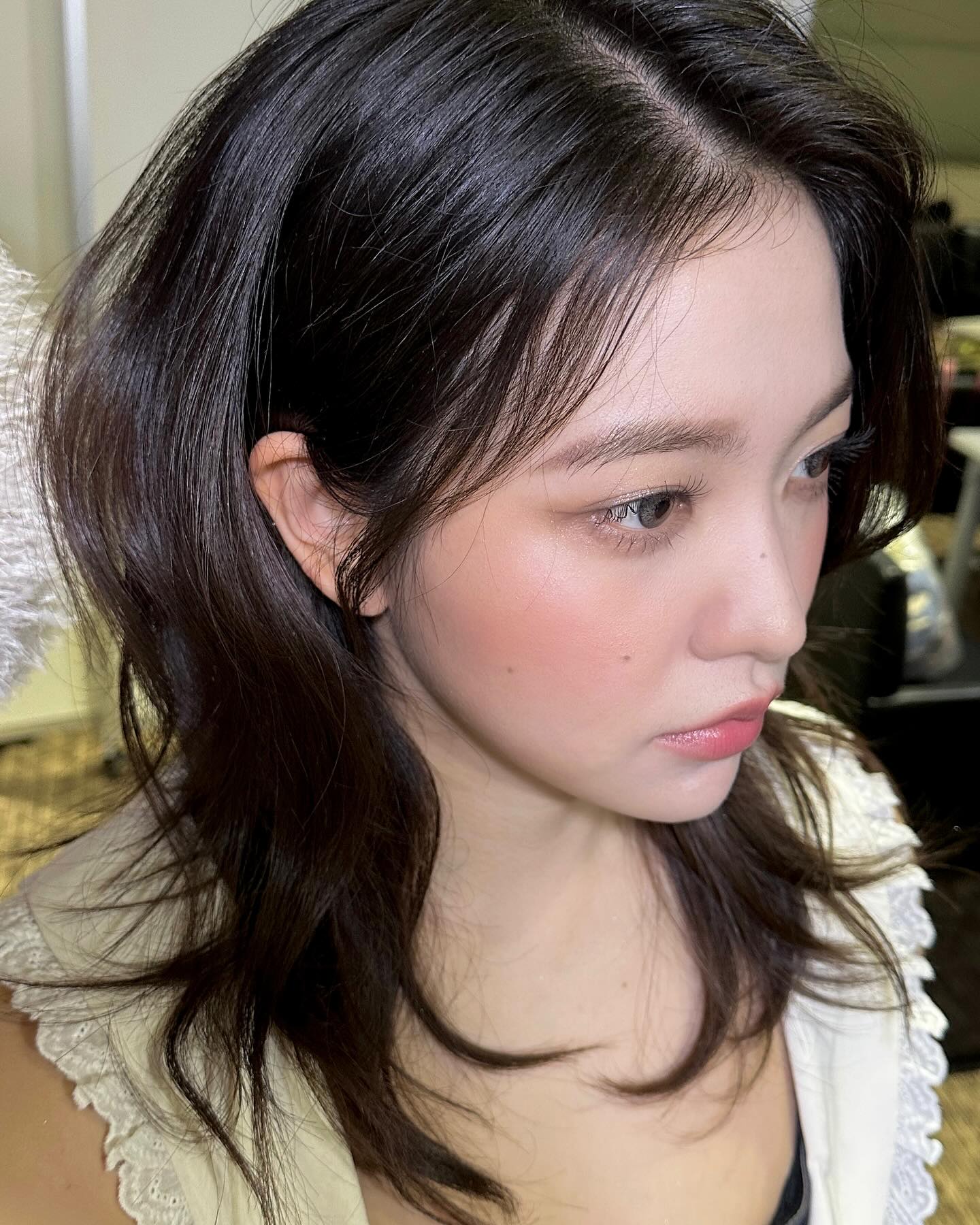 얼굴 여백 확 줄여주는 블러셔 팁⭐️ 이미지