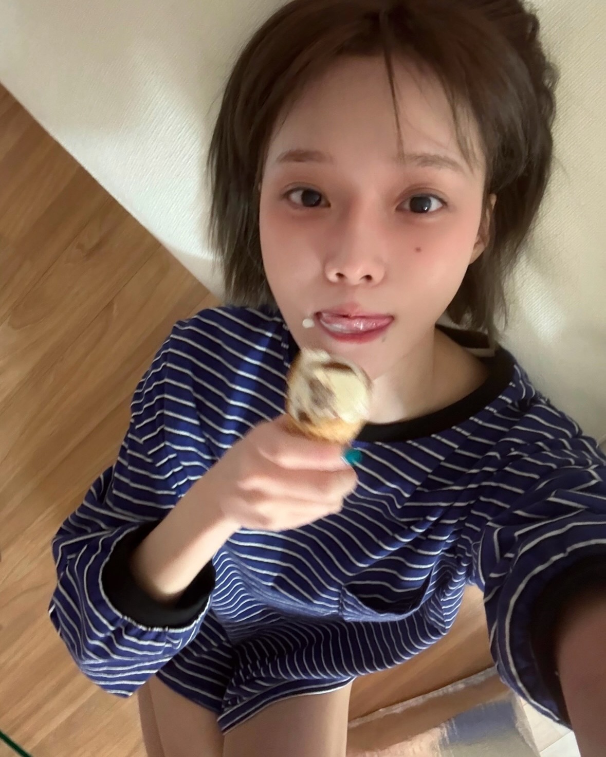 대대로 내려오는 SM 덕후몰이상

팬들을 쓸어담는 덕후몰이상! 모두 알고 계신가요? 말랑말랑하고 특유의 귀여운 외모로 팬들에게 큰 사랑을 받는 얼굴상입니다. 특히 SM 아이돌들은 대대로 덕후몰이상들이 존재하는데요. 데뷔 초 사랑스러운 외모로 인기를 끌었던 태연을 시작으로, 누가 있을지 함께 알아볼까요?👀

1. 소녀시대 태연
2. 엑소 백현
3. 에스파 윈터
4. 라이즈 소희
5. 엔시티 위시 사쿠야 이미지7