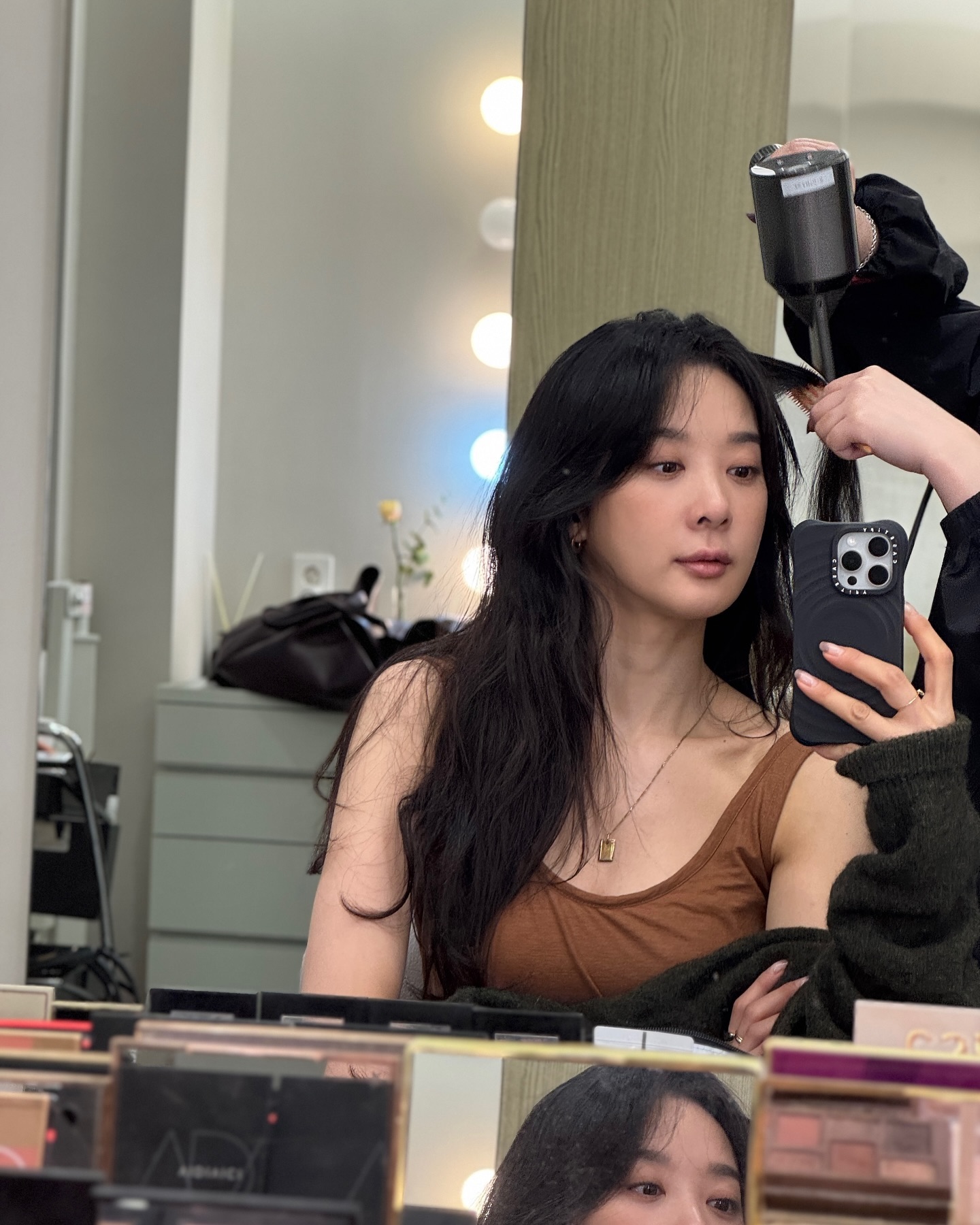 셀럽들이 자주 하는 헤어 팁💡
귀 옆 볼륨으로 중안부를 더 짧아보이게✔️ 이미지7