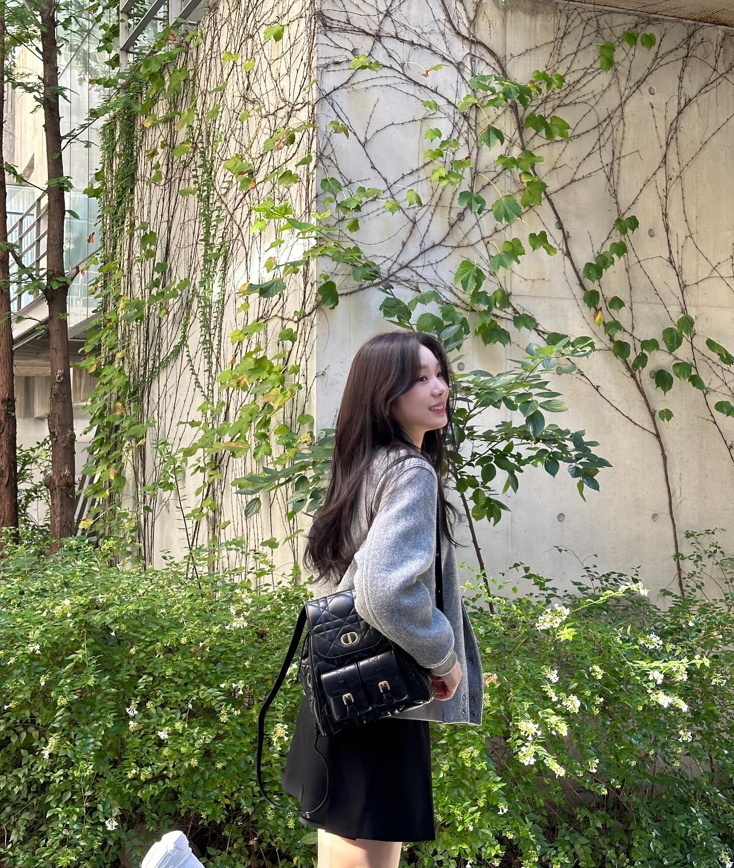 백팩은 어디가 제일 예쁠라나~🖤
취향별로 골라보는 명품 브랜드 백팩🎒✨

1. 샤넬
2. 셀린느
3. 루이 비통
4. 디올  이미지