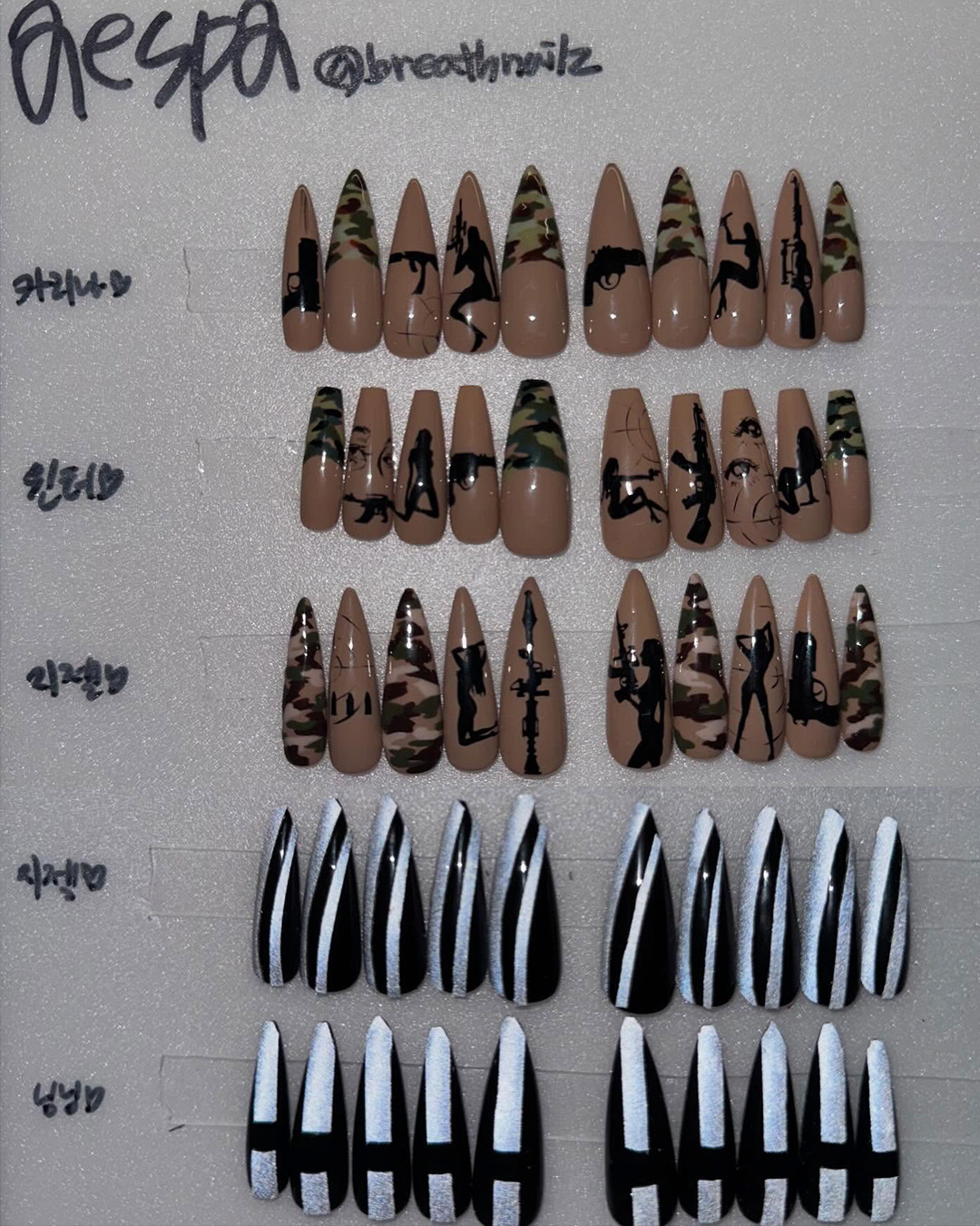 아이돌들의 네일, 자세히 보자🧐

아이돌들의 무대를 보다 보면 화려한 네일이 눈에 띄곤 하죠. 하지만 순간순간 바뀌는 장면 속에서 어떤 네일을 했는지 보이지 않을 때가 많습니다. 그래서 모아봤습니다! 아이돌들의 무대 네일 아트!

당당한 매력으로 돌아온 아이브의 네일(사진2-3)은 대체로 사랑스러운 이미지를 풍깁니다. 뮤직비디오에서 보여준 레이의 날개 네일(사진4)도 눈에 띄는데요. 독특한 디자인이 레이의 매력을 한층 더해줍니다.

태연의 네일(사진5)은 ‘Letter To Myself’ 콘셉트에 맞춰 차분하면서도 어딘가 록 느낌이 나는 아트네요. 에스파(사진6-7)는 ‘쇠맛 장인’다운 강렬한 콘셉추얼함을 손톱에서도 보여줍니다.

여자 아이돌만 네일 아트를 할 거라는 생각은 금물! 요즘은 남자 아이돌도 네일 아트에 공을 들이는데요. NCT WISH(사진8-9)는 콘셉트에 맞춰 청량하거나 키치한 디자인을 선보였습니다.

아이돌들은 무대에서 팁만 붙였다가 떼는 경우가 많기 때문에 데일리 네일보다는 화려하고 입체적인 아트가 주를 이루는데요. 여러분은 어떤 콘셉트의 네일 아트가 가장 마음에 드시나요? 💅✨ 이미지7