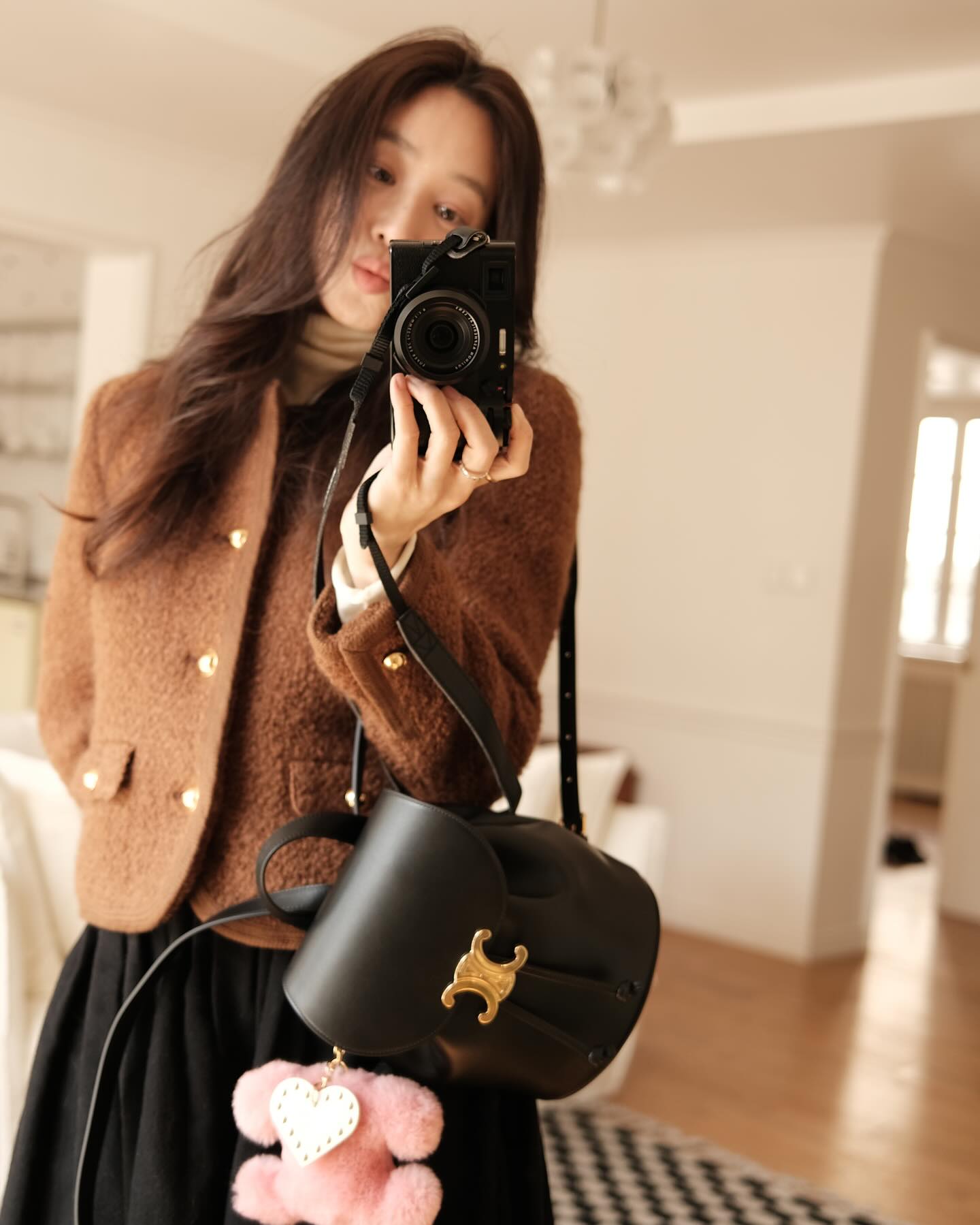 백팩은 어디가 제일 예쁠라나~🖤
취향별로 골라보는 명품 브랜드 백팩🎒✨
1. 샤넬
2. 셀린느
3. 루이 비통
4. 디올 이미지