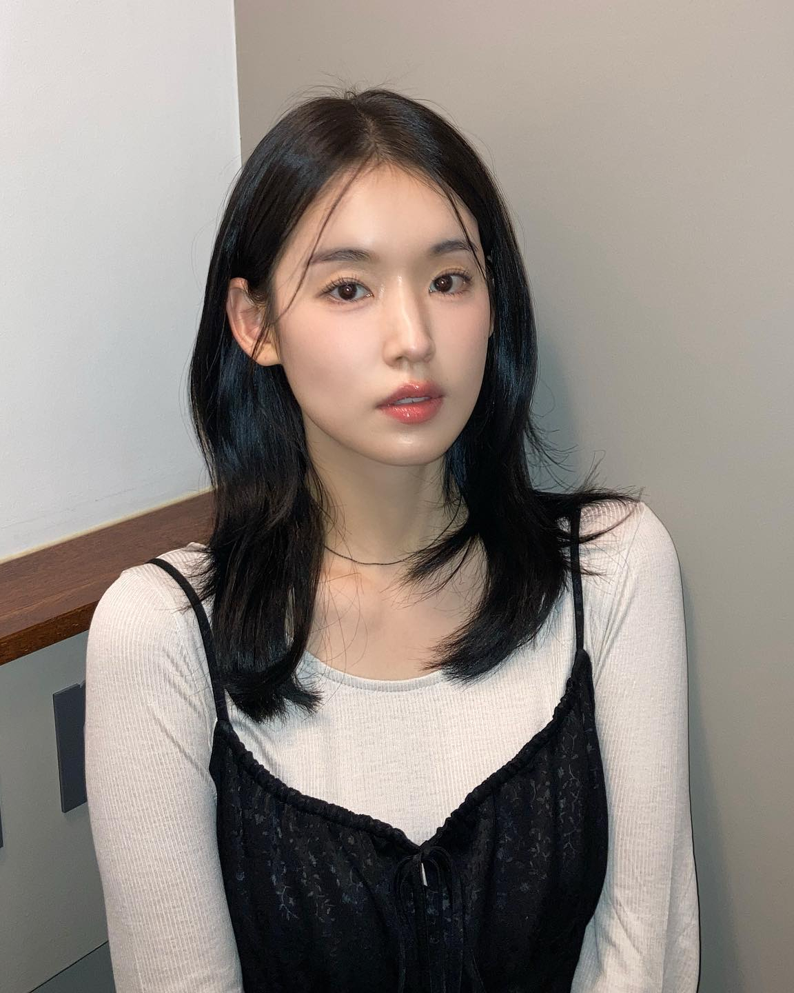 셀럽들이 자주 하는 헤어 팁💡
귀 옆 볼륨으로 중안부를 더 짧아보이게✔️ 이미지8