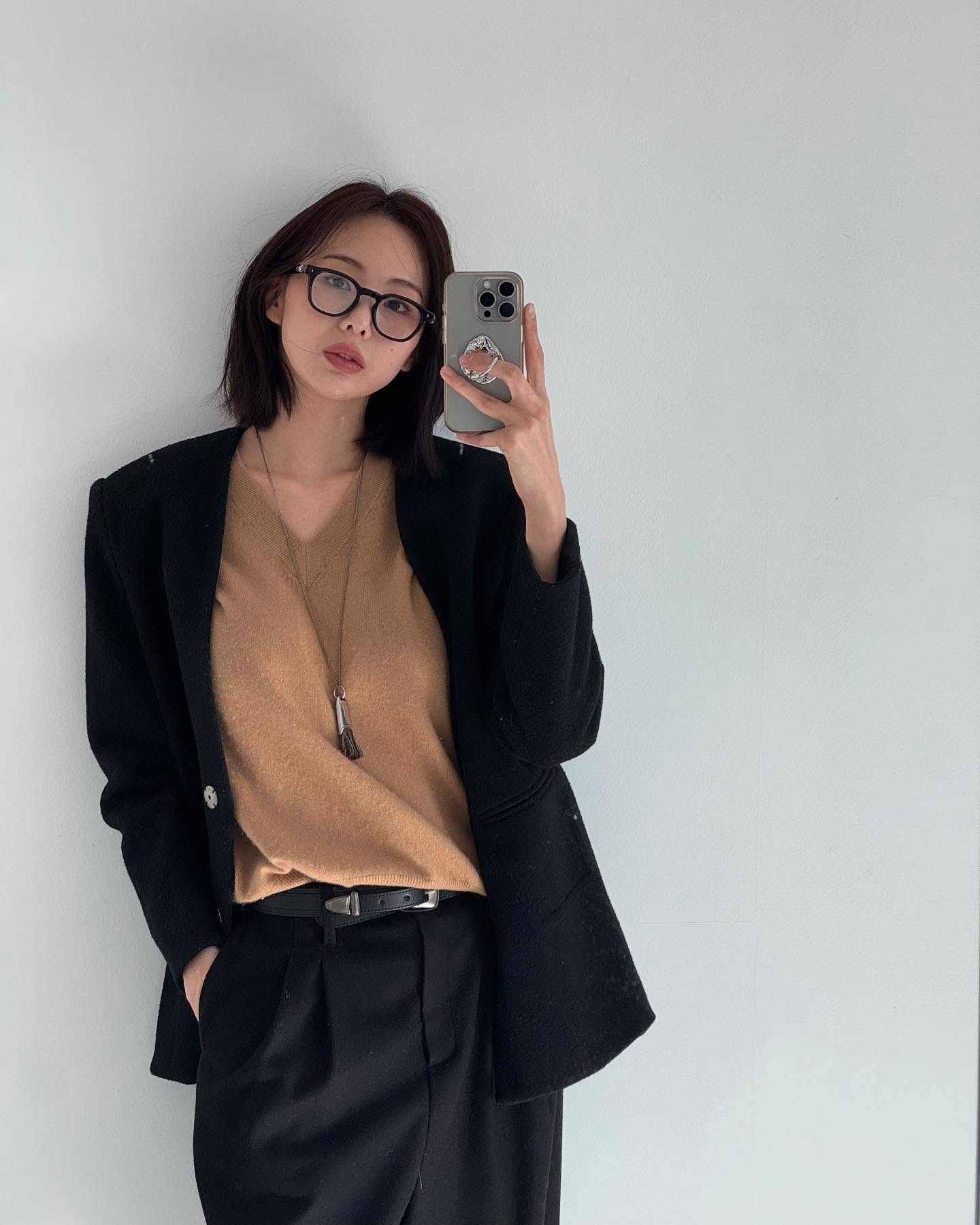 금새록이 말아주는 미니멀룩🤍 이미지