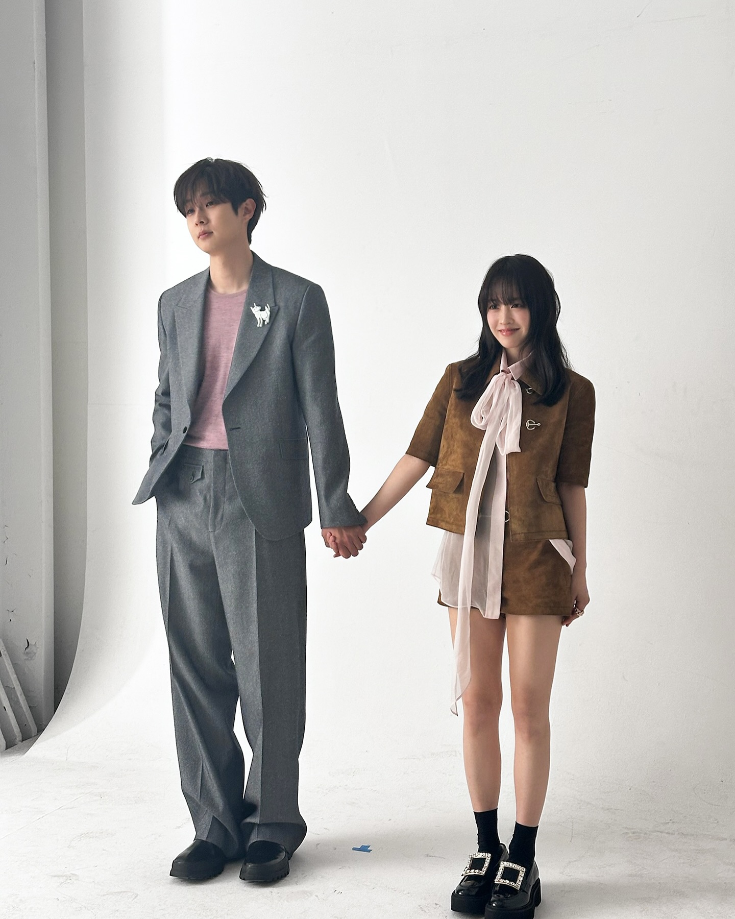얼굴합 최고 순두부 x 순두부 조합🤍
같은 듯 다른 시밀러룩으로 케미 업!👩‍❤️‍👨 이미지