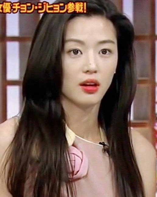 일본 예능 속 레전드 미모 셀럽들🌸

일본 방송에서 유독 돋보이는 미모를 자랑하는 한국 셀럽들! 그 셀럽들이 누구인지, 슬라이드를 넘겨 확인해보세요.✨

1. 전지현
2. 차은우
3. 김태희
4. 해린
5. 카리나 이미지