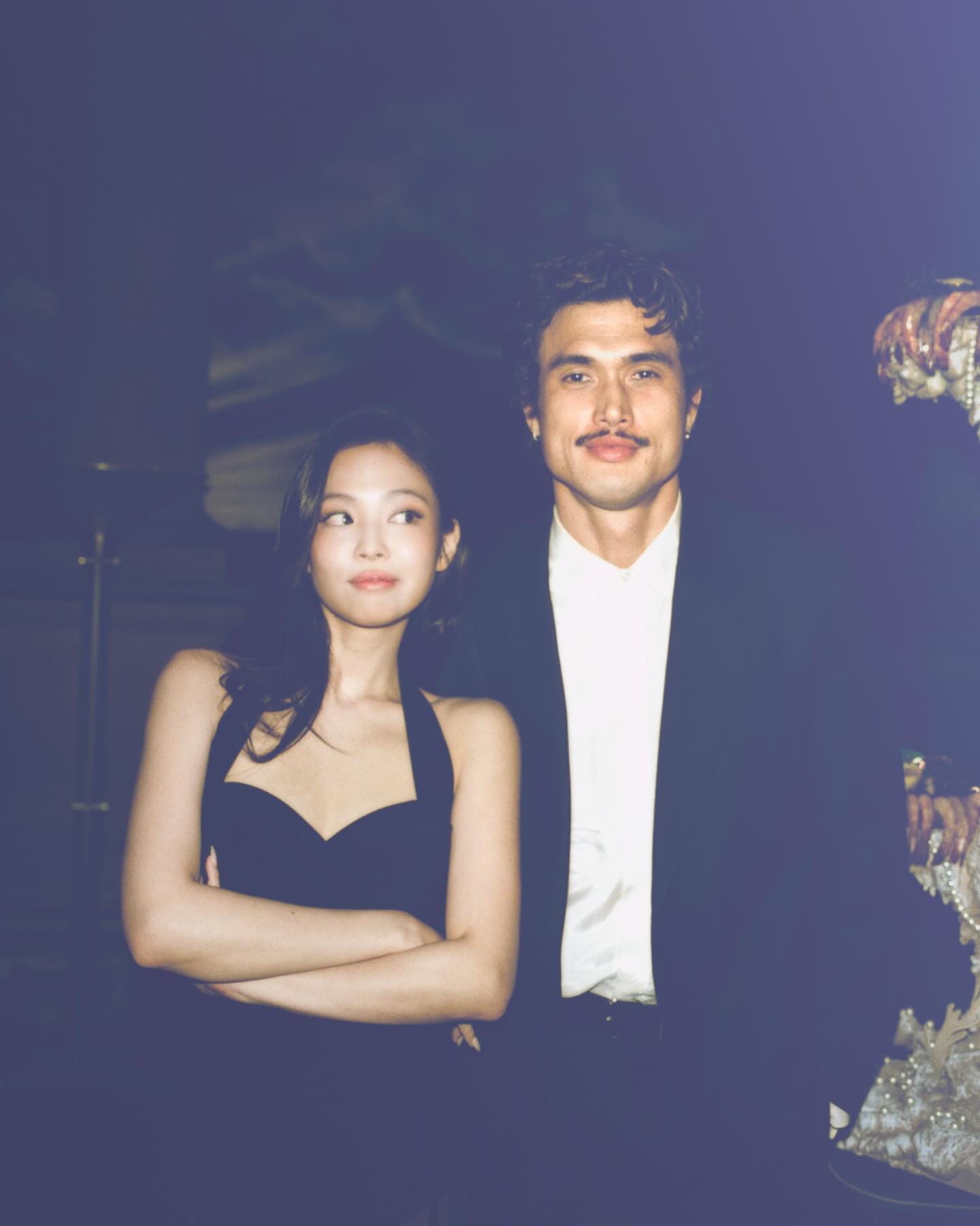 제니 x 찰스 멜튼, 커플 케미 | 패션앤스타일 (Fashion & Style)