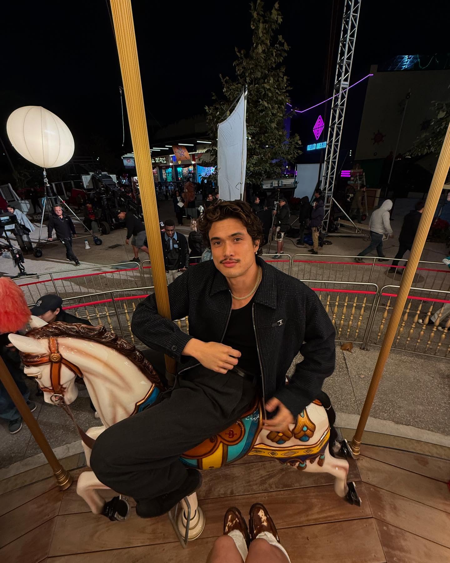 제니 x 찰스 멜튼, 커플 케미 | 패션앤스타일 (Fashion & Style)