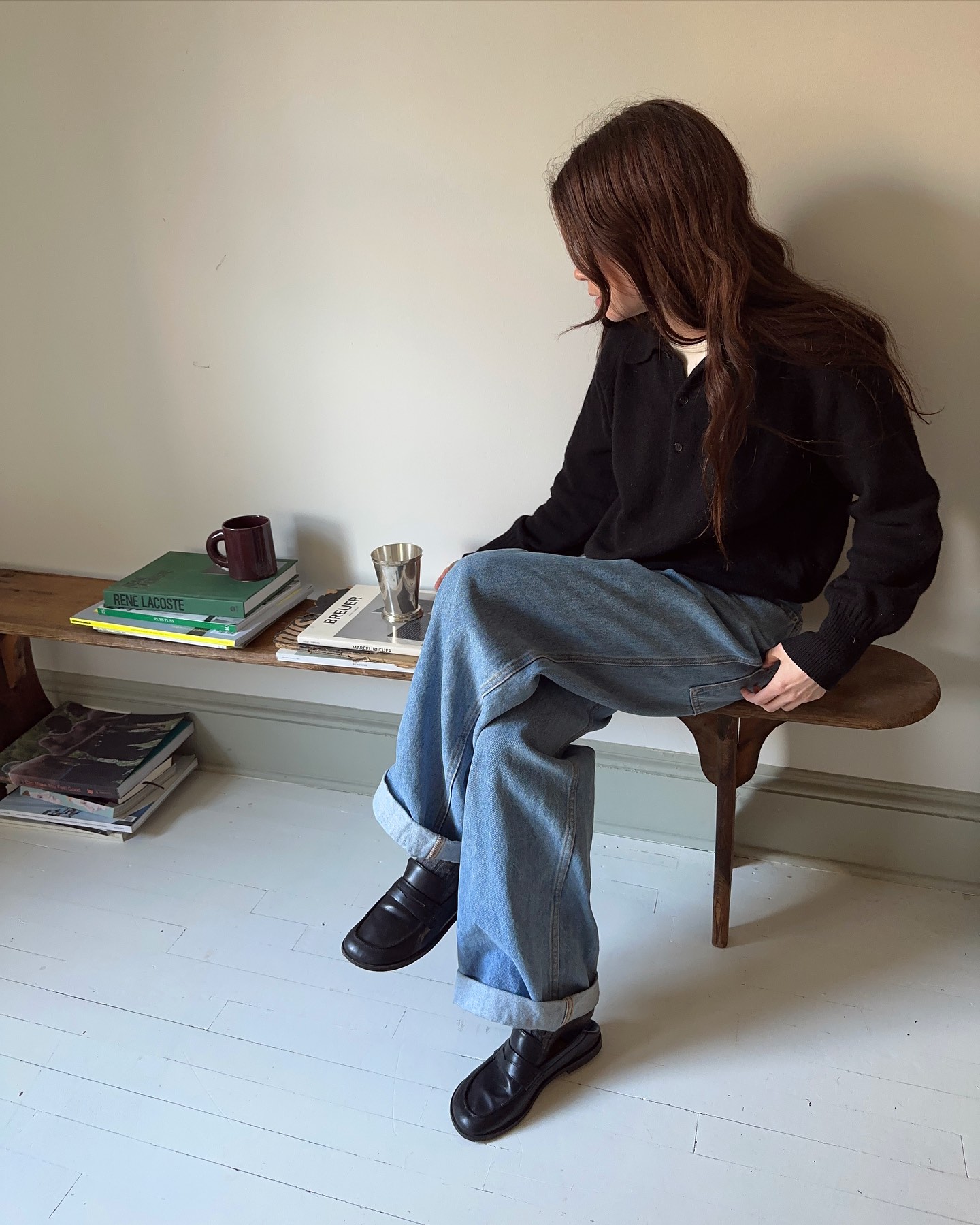 와이드한 데님에 로퍼 조합👖👞
미니멀한데 캐주얼하게 즐기기 좋아🤍 이미지