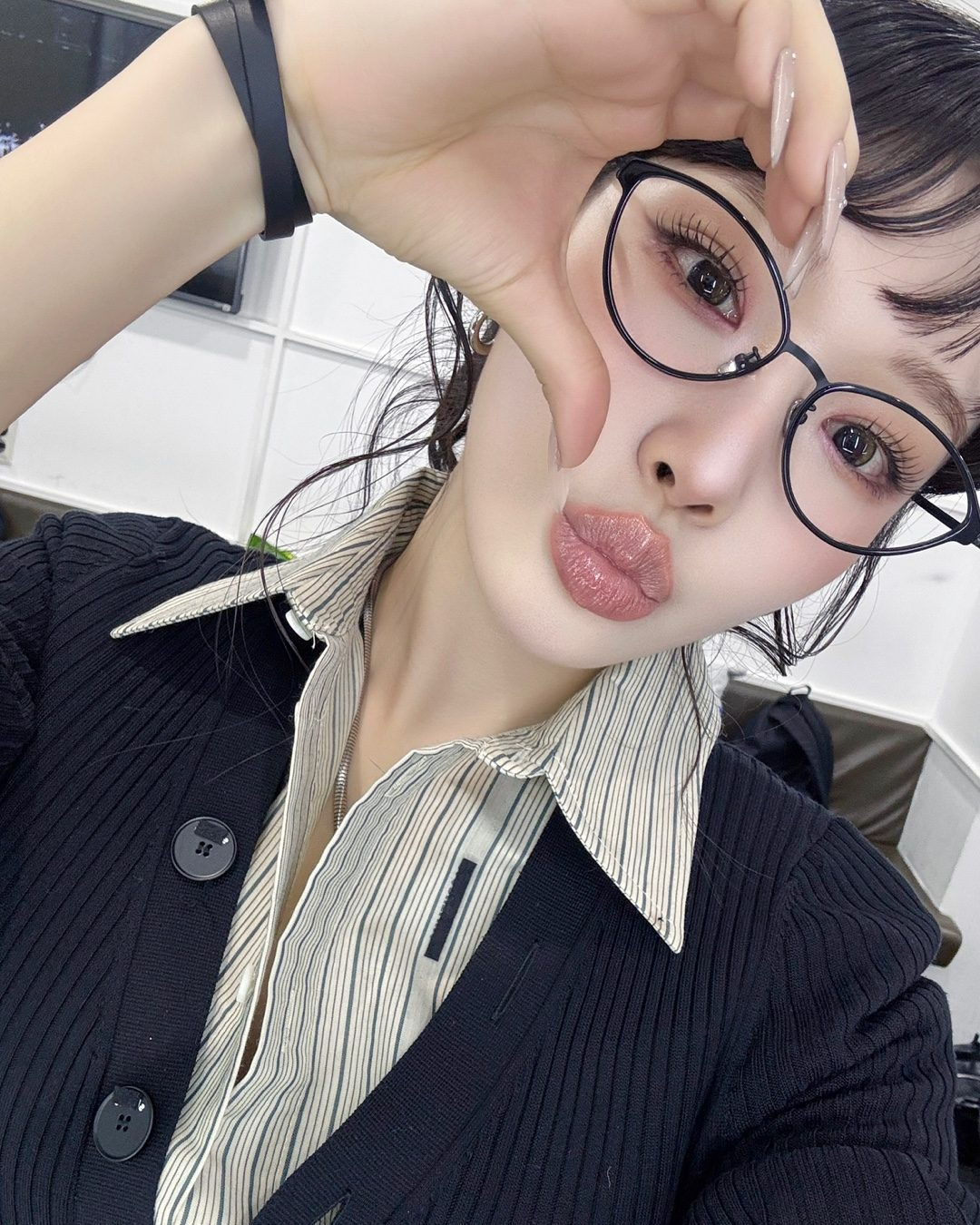 청하의 네일 자랑법💅 
발레코어부터 긱시크까지 추구미에 맞는 것으로 따라해보자🩶🎀 이미지4