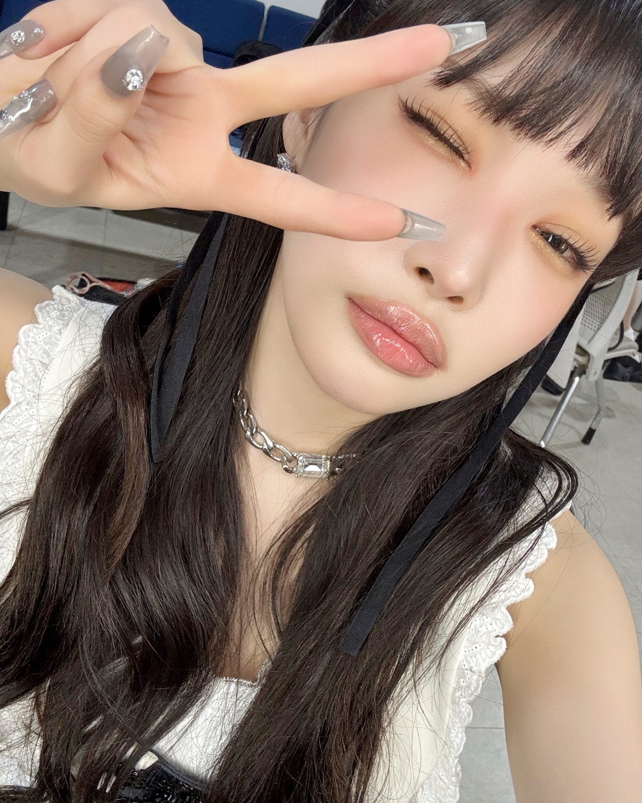 청하의 네일 자랑법💅 
발레코어부터 긱시크까지 추구미에 맞는 것으로 따라해보자🩶🎀 이미지5