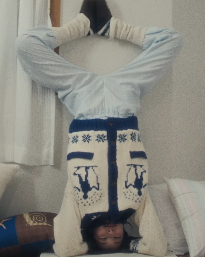 관념적 첫사랑상🤍
가디건 코디로 첫사랑미 낭낭한 뮤비 속 수지🫧 이미지9