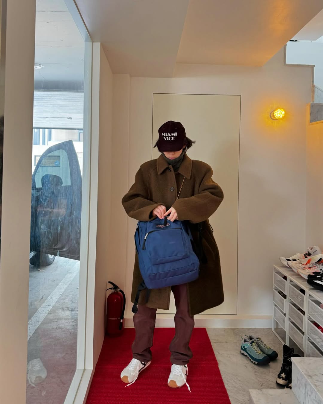 따뜻한 멋이 좋은 브라운팬츠👖
포근한 브라운 팬츠 하나로 따뜻함과 멋을 동시에 챙겨보세요🍂 이미지4