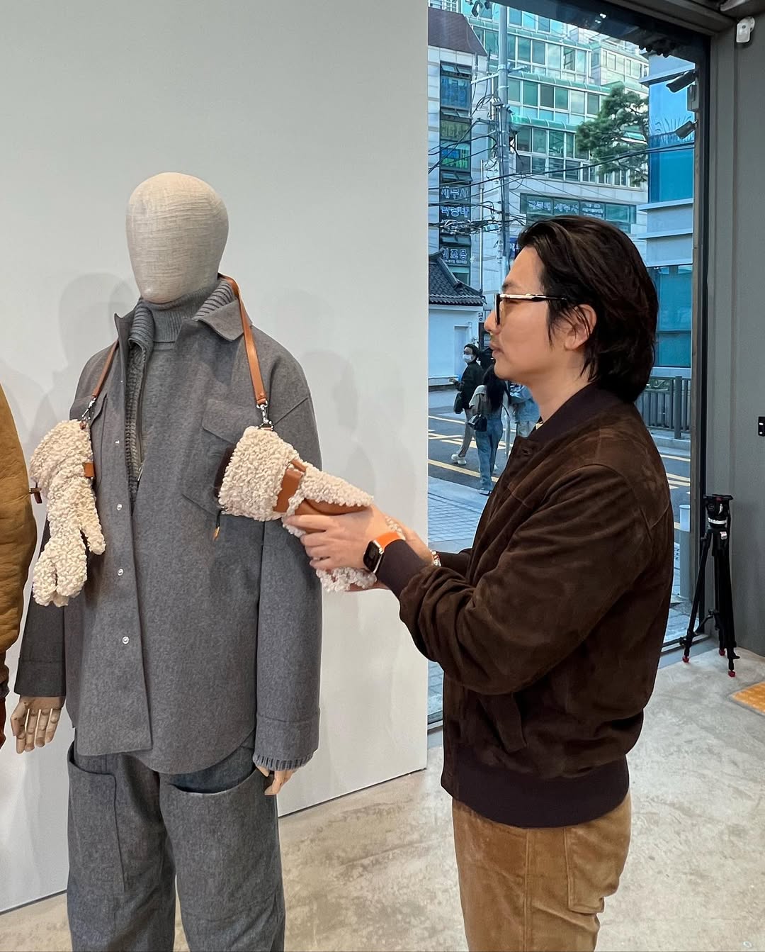 따뜻한 멋이 좋은 브라운팬츠👖
포근한 브라운 팬츠 하나로 따뜻함과 멋을 동시에 챙겨보세요🍂 이미지6
