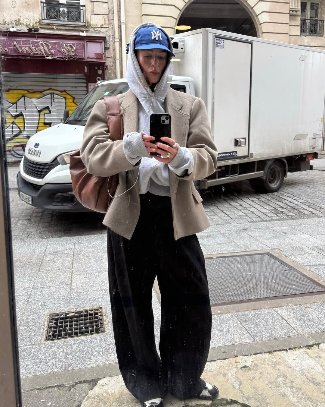후줄근한 복장도 힙하게 변신🧢
문양부터 힙한 뉴에라 볼캡은 올타임 레전드💙 이미지