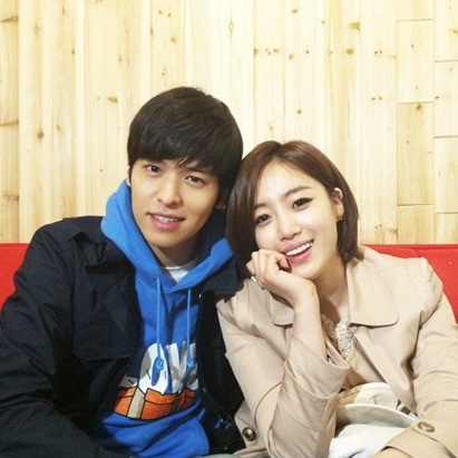 우결 최애커플 골라보기👩‍❤️‍👨

'우리 결혼했어요' 프로그램은 한때 큰 화제를 일으키며 많은 이들의 관심을 끌었던 인기 프로그램이었죠. 그중에서도 특히 시청자들의 뜨거운 사랑을 받았던 커플들이 있었는데요. 오늘은 그 당시 많은 이들의 마음을 설레게 했던 커플들을 모아봤습니다. @여러분들의 최애 커플은 누구였나요?🩷

1. 조권 x 가인
2. 정용화 x 서현
3. 육성재 x 조이
4. 이장우 x 함은정
5. 김용준 x 황정음 이미지8