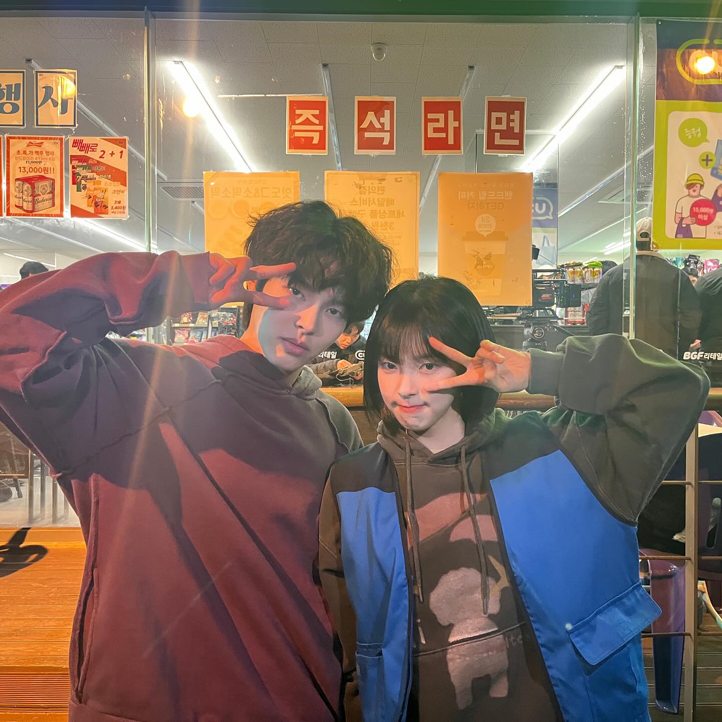 찐 남매같은 이들의 케미💕

드라마나 영화 속에서 실제 남매처럼 보일 정도로 케미가 좋았던 배우들이 종종 있는데요. 그 중에서도 남매 케미가 최고였던 배우들을 소개해 드릴게요.

1. 치즈인더트랩 - 서강준 x 이성경
2. 파일럿 - 조정석 x 한선화
3. 스터디그룹 - 신수현 x 박윤호 이미지6