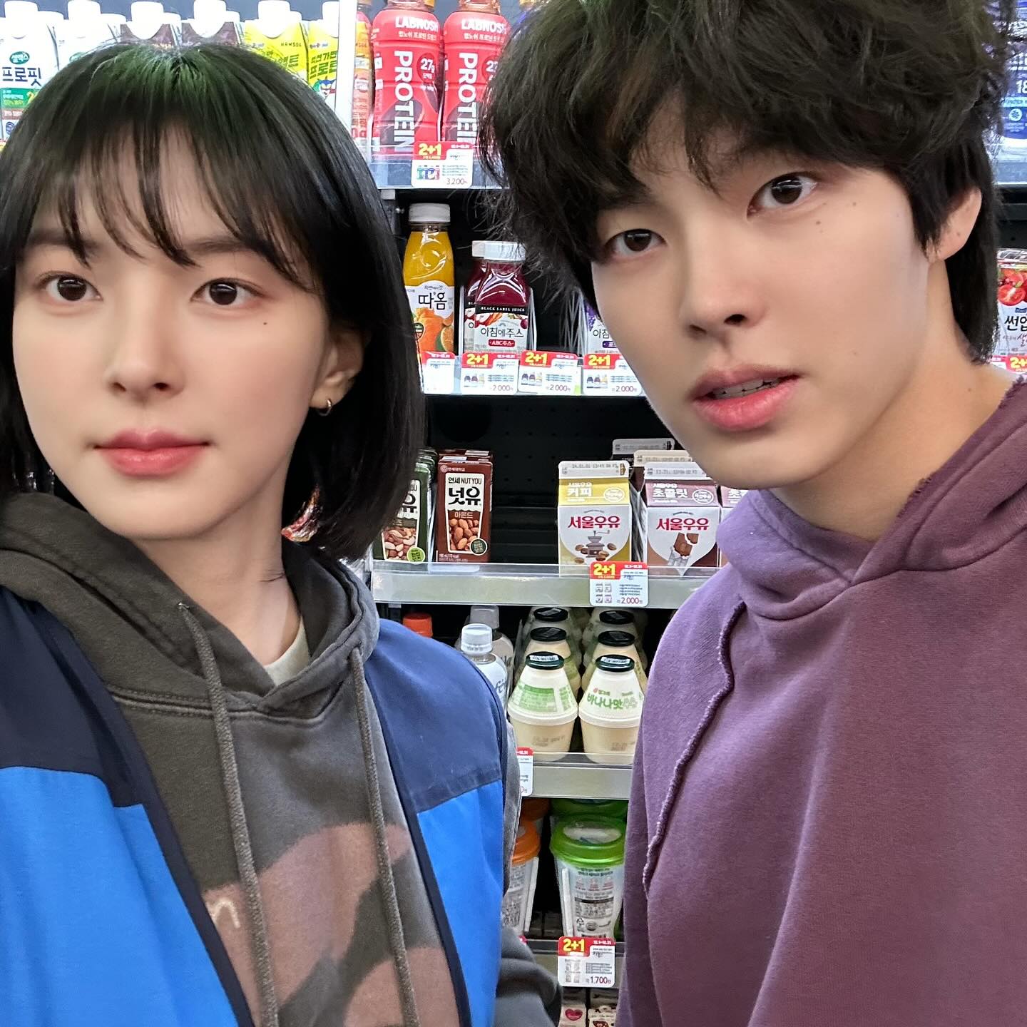 찐 남매같은 이들의 케미💕

드라마나 영화 속에서 실제 남매처럼 보일 정도로 케미가 좋았던 배우들이 종종 있는데요. 그 중에서도 남매 케미가 최고였던 배우들을 소개해 드릴게요.

1. 치즈인더트랩 - 서강준 x 이성경
2. 파일럿 - 조정석 x 한선화
3. 스터디그룹 - 신수현 x 박윤호 이미지5