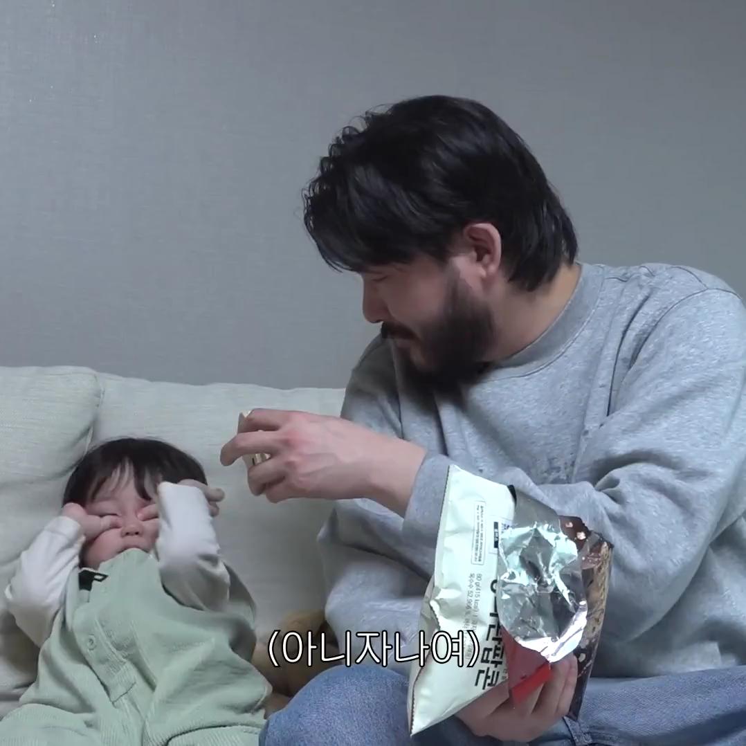 육아 난이도 극하👼🏻 카더가든 유튜브에 천사 등장이요🤍😘 이미지