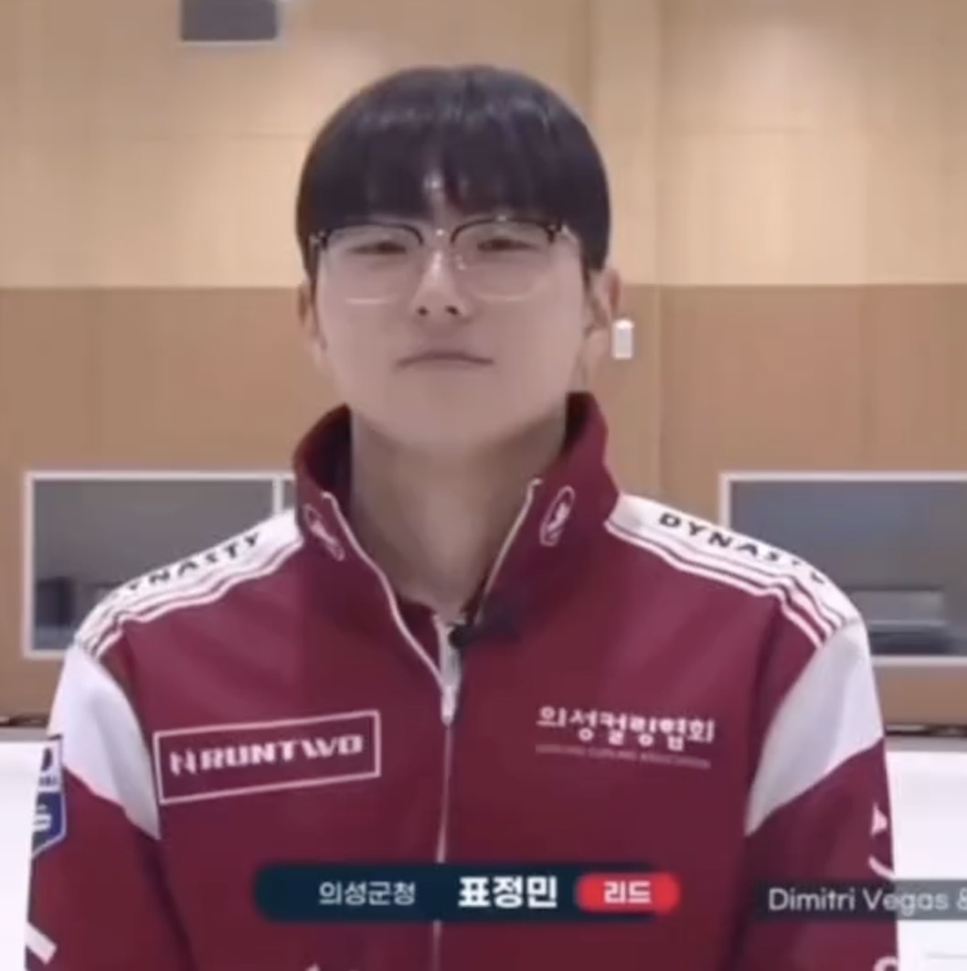 컬링 국대남이 추는 이글루🧊
빙상이라 이글루..?🩵 @표정민 이미지