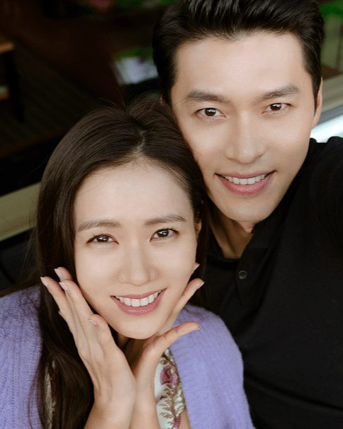 하관 운명설 인증한 연예인 부부👩‍❤️‍👨

여러분, 하관 운명설에 대해 들어보신 적 있나요? 하관 운명설은 자신과 비슷한 하관을 가진 사람에게 끌린다는 속설인데요. 실제로 연예인 부부들을 보면 이 속설이 어느 정도 맞는 것 같기도 합니다. 그럼 슬라이드를 넘겨 연예계 대표 부부들을 확인해보세요! +혹시 여러분의 짝꿍도 여러분과 비슷한 하관을 가지고 있지 않나요?💕

1. 현빈 x 손예진
2. 지성 x 이보영
3. 김연아 x 고우림
4. 이상우 x 김소연
5. 타블로 x 강혜정 이미지