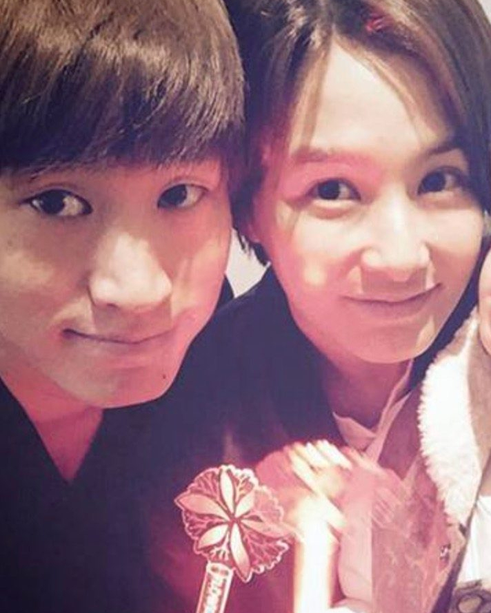 하관 운명설 인증한 연예인 부부👩‍❤️‍👨

여러분, 하관 운명설에 대해 들어보신 적 있나요? 하관 운명설은 자신과 비슷한 하관을 가진 사람에게 끌린다는 속설인데요. 실제로 연예인 부부들을 보면 이 속설이 어느 정도 맞는 것 같기도 합니다. 그럼 슬라이드를 넘겨 연예계 대표 부부들을 확인해보세요! +혹시 여러분의 짝꿍도 여러분과 비슷한 하관을 가지고 있지 않나요?💕

1. 현빈 x 손예진
2. 지성 x 이보영
3. 김연아 x 고우림
4. 이상우 x 김소연
5. 타블로 x 강혜정 이미지10