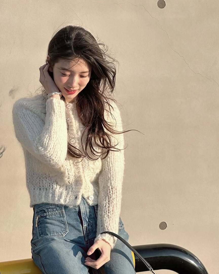 올봄 이렇게 입으면 남친 생겨요

벌써 코앞에 봄이 왔어요. 설렘이 감도는 봄! 니트에 청바지 조합, 그야말로 무패의 훈녀 조합을 소개해 드릴게요. 캐주얼한 매력과 여유로운 실루엣이 살랑살랑~ 남심을 은근하게 건드린답니다. 🌸 이미지2