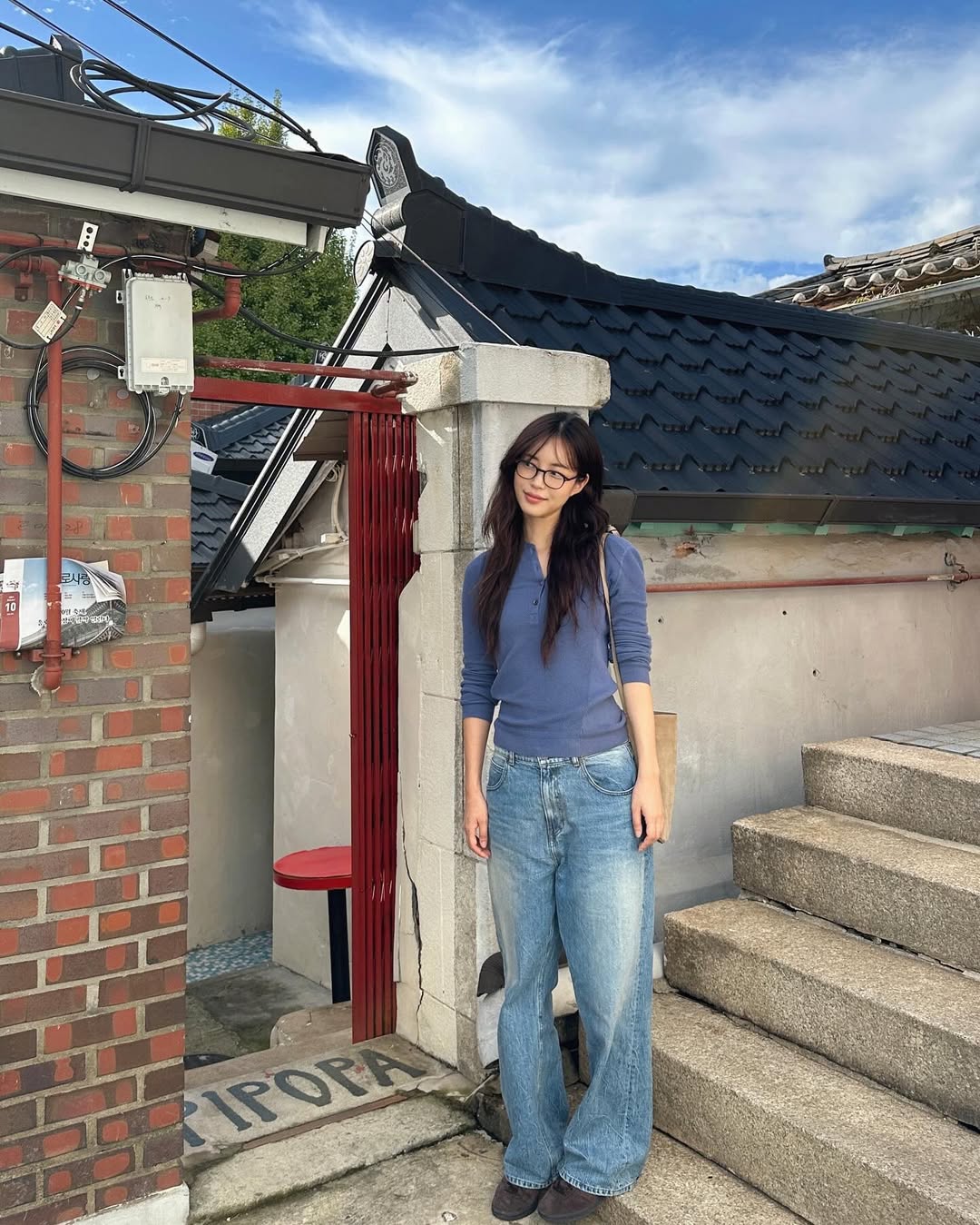 올봄 이렇게 입으면 남친 생겨요

벌써 코앞에 봄이 왔어요. 설렘이 감도는 봄! 니트에 청바지 조합, 그야말로 무패의 훈녀 조합을 소개해 드릴게요. 캐주얼한 매력과 여유로운 실루엣이 살랑살랑~ 남심을 은근하게 건드린답니다. 🌸 이미지3