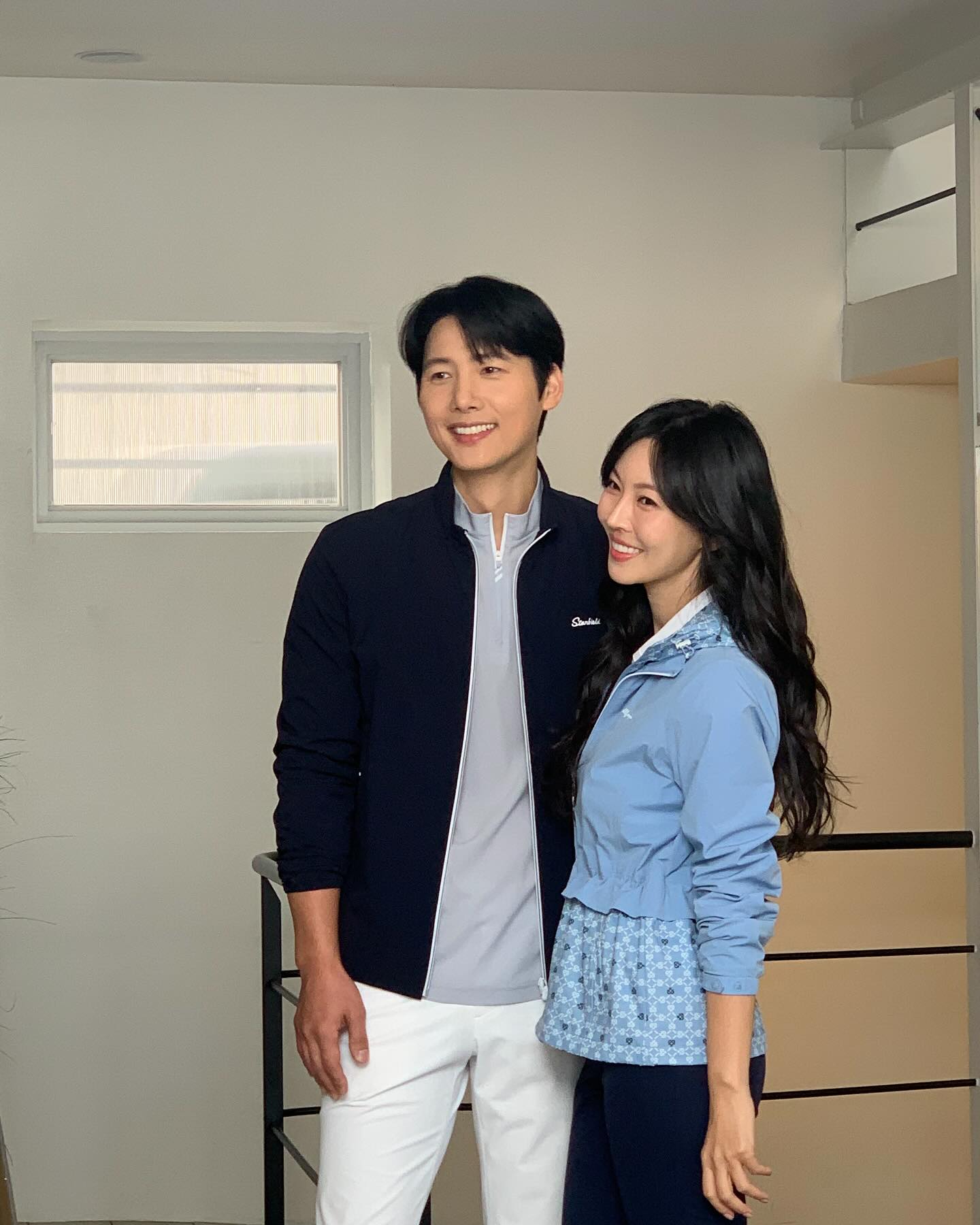 하관 운명설 인증한 연예인 부부👩‍❤️‍👨

여러분, 하관 운명설에 대해 들어보신 적 있나요? 하관 운명설은 자신과 비슷한 하관을 가진 사람에게 끌린다는 속설인데요. 실제로 연예인 부부들을 보면 이 속설이 어느 정도 맞는 것 같기도 합니다. 그럼 슬라이드를 넘겨 연예계 대표 부부들을 확인해보세요! +혹시 여러분의 짝꿍도 여러분과 비슷한 하관을 가지고 있지 않나요?💕

1. 현빈 x 손예진
2. 지성 x 이보영
3. 김연아 x 고우림
4. 이상우 x 김소연
5. 타블로 x 강혜정 이미지