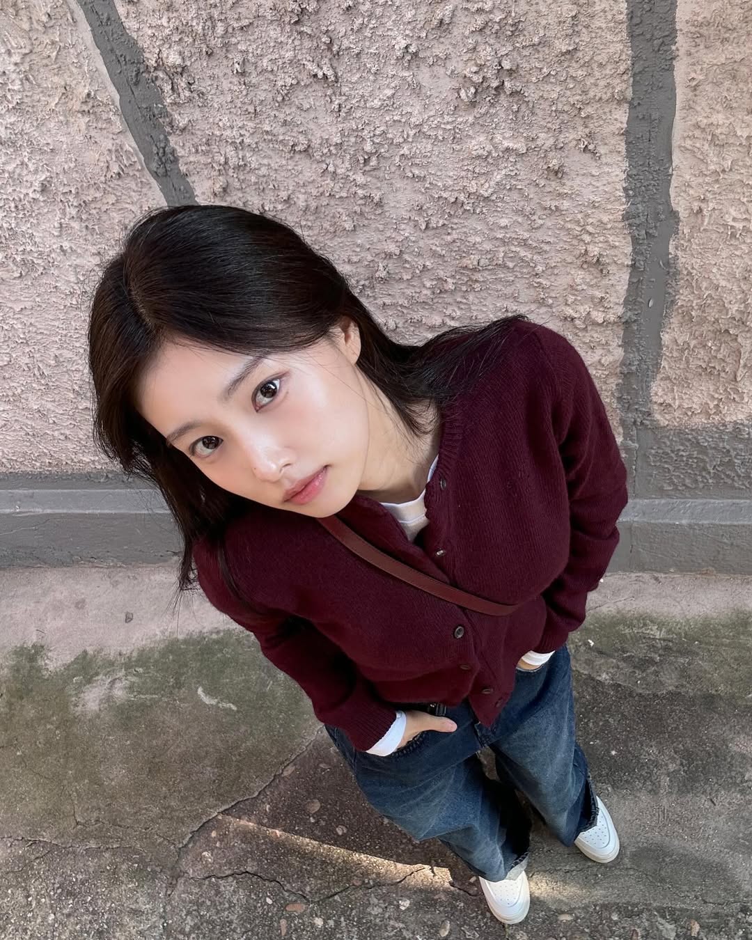 올봄 이렇게 입으면 남친 생겨요

벌써 코앞에 봄이 왔어요. 설렘이 감도는 봄! 니트에 청바지 조합, 그야말로 무패의 훈녀 조합을 소개해 드릴게요. 캐주얼한 매력과 여유로운 실루엣이 살랑살랑~ 남심을 은근하게 건드린답니다. 🌸 이미지4