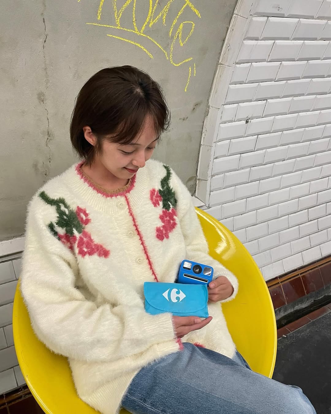올봄 이렇게 입으면 남친 생겨요

벌써 코앞에 봄이 왔어요. 설렘이 감도는 봄! 니트에 청바지 조합, 그야말로 무패의 훈녀 조합을 소개해 드릴게요. 캐주얼한 매력과 여유로운 실루엣이 살랑살랑~ 남심을 은근하게 건드린답니다. 🌸 이미지8