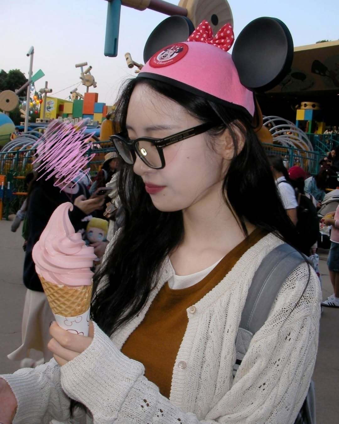 올봄 이렇게 입으면 남친 생겨요

벌써 코앞에 봄이 왔어요. 설렘이 감도는 봄! 니트에 청바지 조합, 그야말로 무패의 훈녀 조합을 소개해 드릴게요. 캐주얼한 매력과 여유로운 실루엣이 살랑살랑~ 남심을 은근하게 건드린답니다. 🌸 이미지5