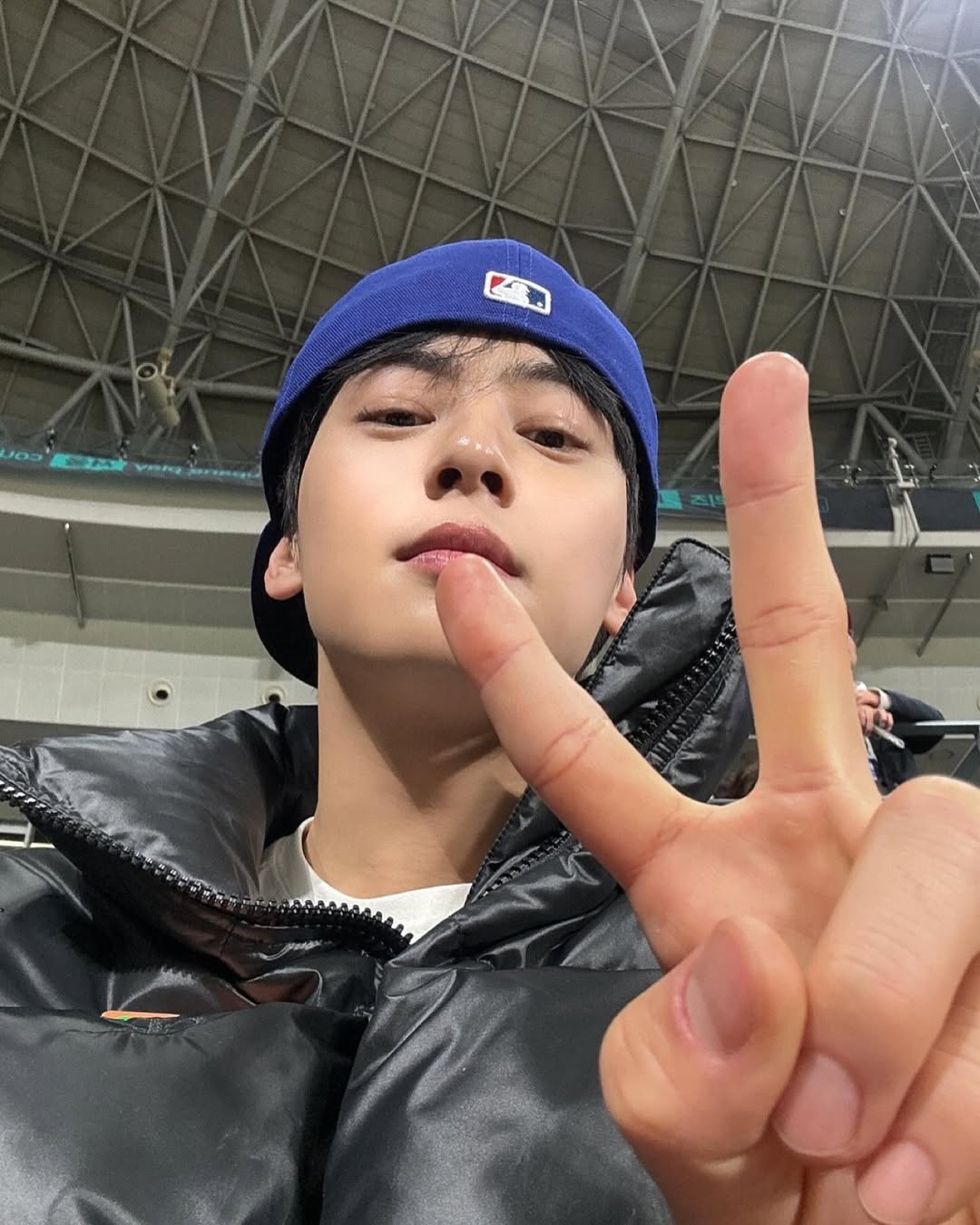 뉴에라는 뒤로 쓰는 맛🧢 이미지