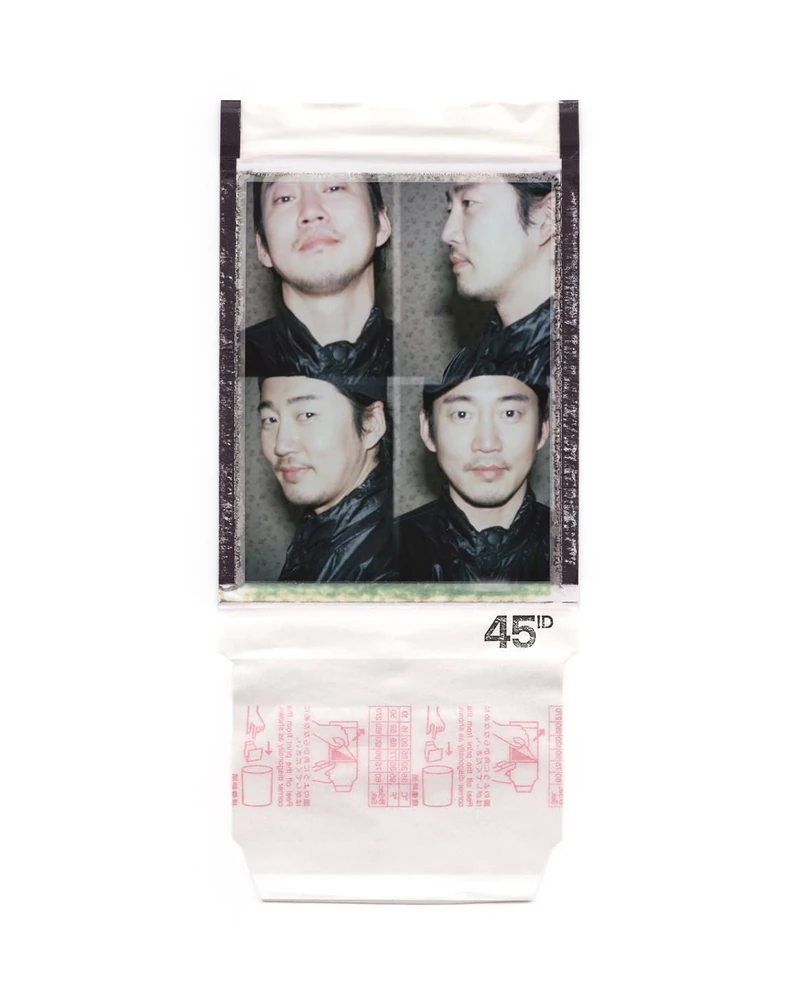 셀럽들의 폴라로이드 비법은?🤔
요즘 셀럽들의 피드를 보다보면 폴라로이드 사진을 심심찮게 볼 수 있는데요. 그 사진들은 대부분 이 곳에서 찍혔을겁니다. 가로수길에 위치한 이곳은 '45ID'라는 이름의 폴라로이드 사진관입니다.
기억에 남을만한 폴라로이드 사진을 건져보고 싶다면 아래 정보를 참고해 방문해보시는 것은 어떨까요?
📍45ID
서울 강남구 도산대로15길 32, 4층
매일 연중무휴 12:00 ~ 21:00
(촬영 사진 종류에 따라 즉석촬영 또는 사전예약 필요) 이미지4