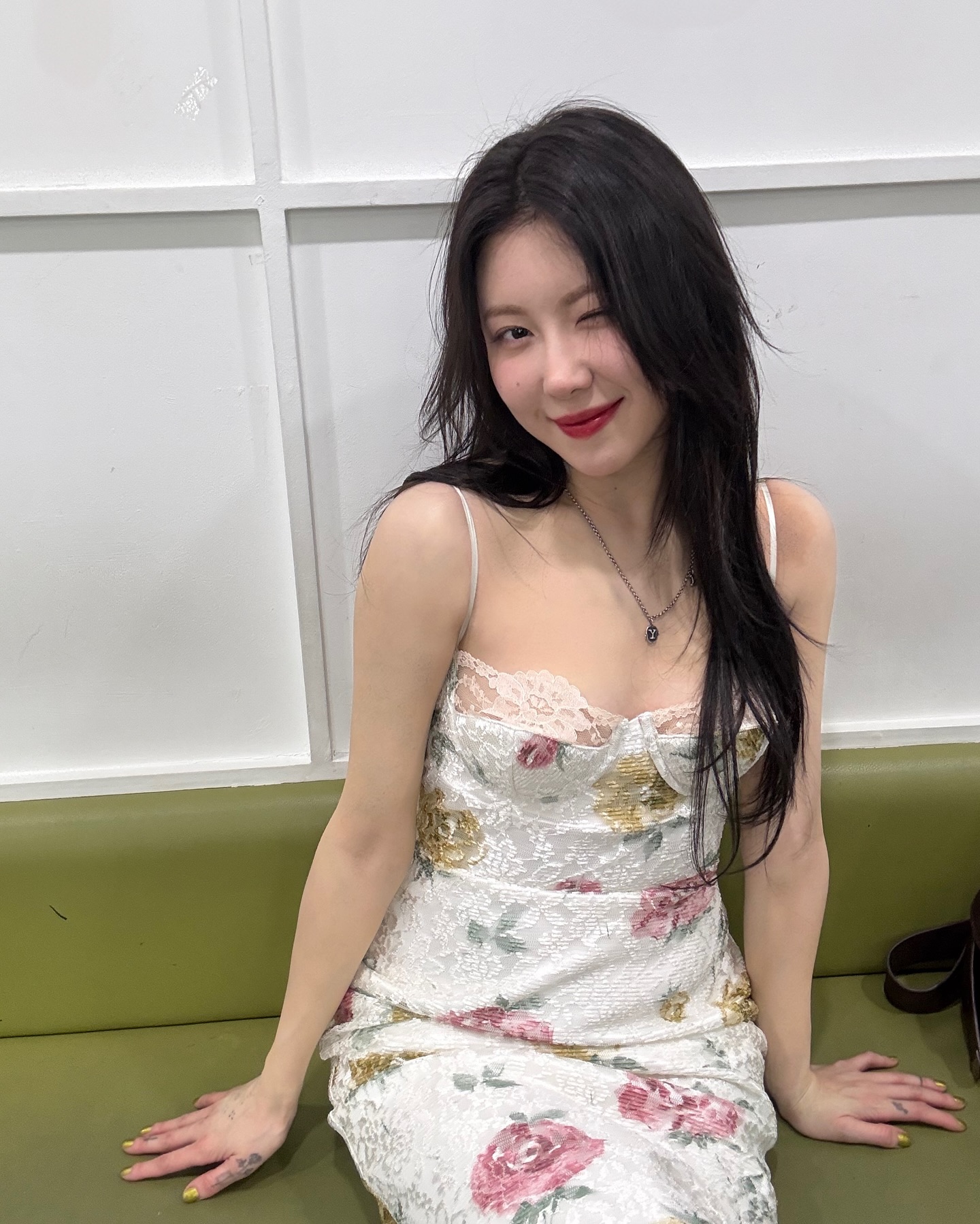 역시 예쁜거 입었네 백예린🧐 이미지