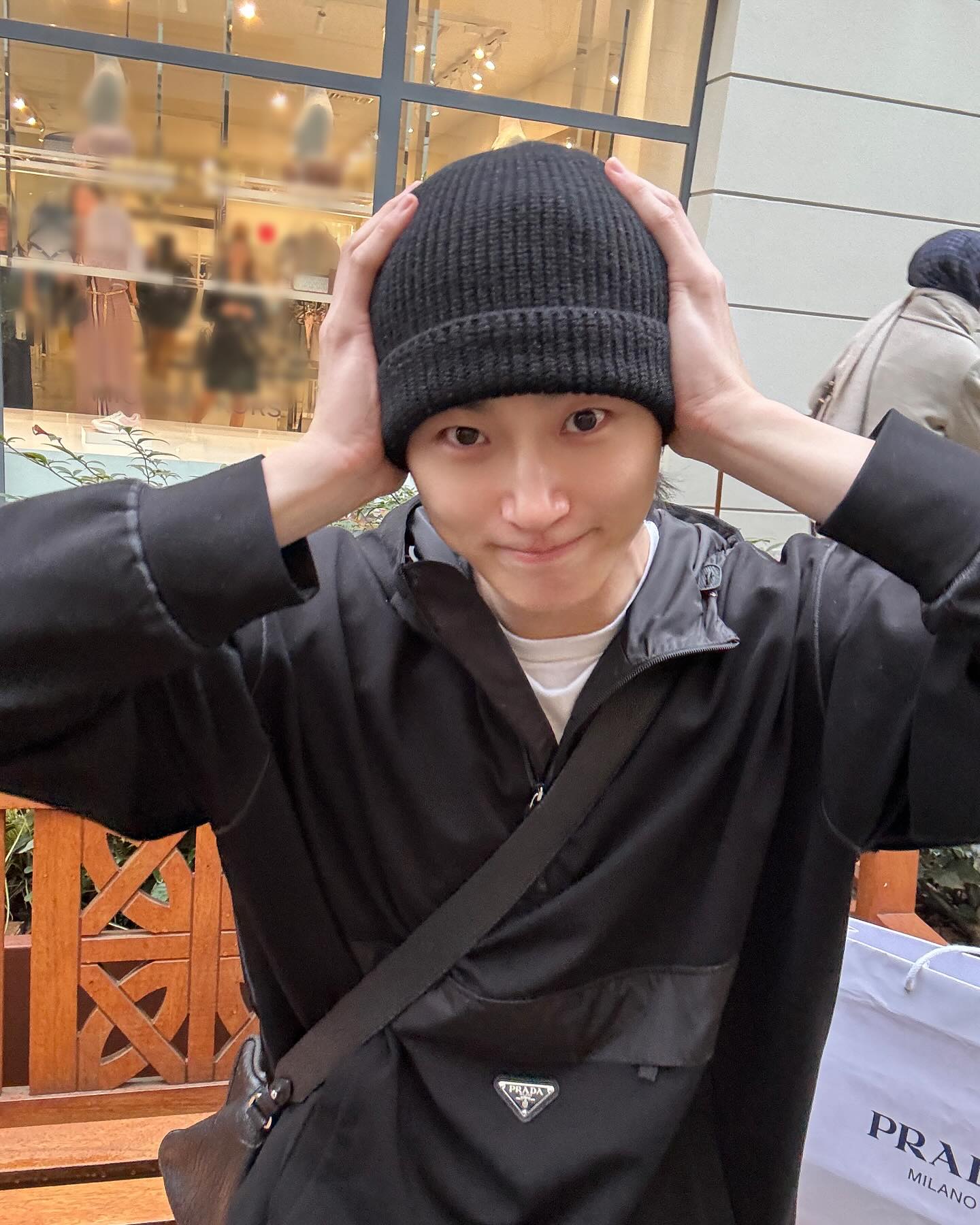 밀라노 잘 도착한 변우석💙
프라다 쇼에서는 얼마나 더 멋질지..밀라노 대첩 기대해❤️ 이미지4