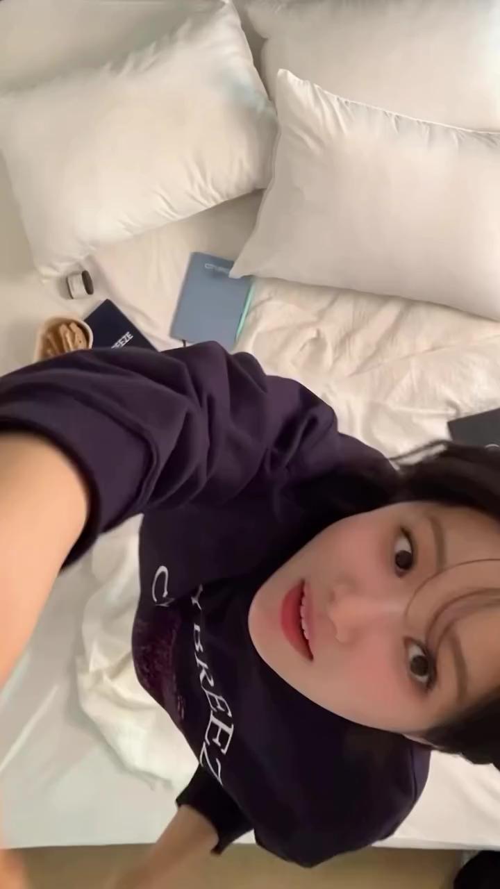 요즘 핫한 눕순이 연우💙🤍
나도 똑같은 눕순이고 누워있는데…. 다른 느낌 뭐얌?!🛌 이미지