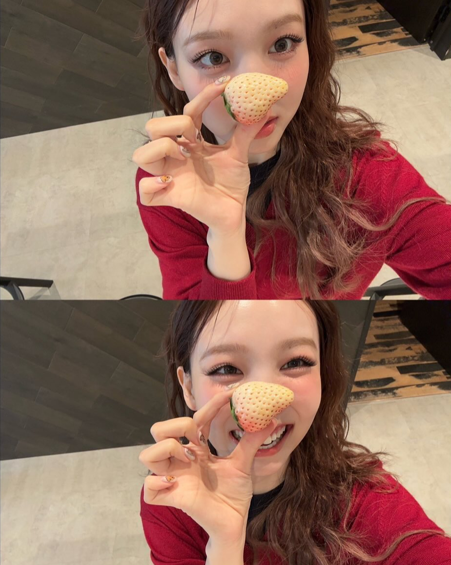 2/27 오늘은 국제 딸기의 날🍓
상큼하게 딸기 들고 사진 찍어볼까?❤️ 이미지7