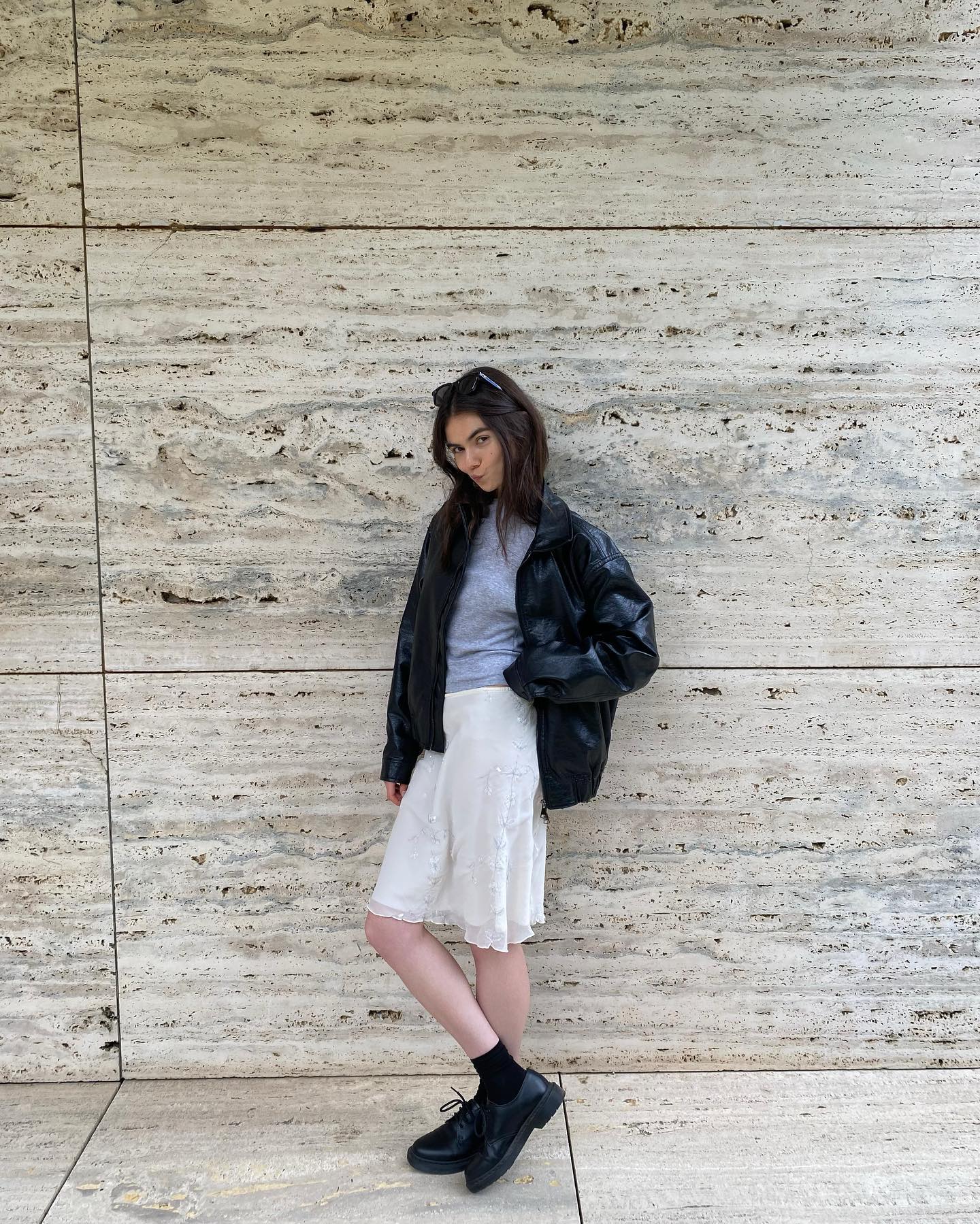 올해의 스커트는 시스루 스커트🩶🫧
어느덧 따뜻해지는 봄 날씨가 다가오면 가벼운 스커트가 유행할 겁니다. 그 중심엔 오간자 소재의 시스루 시폰 스커트가 자리를 차지할테죠. 비침 정도에 따라 단독으로 입어도, 치마나 바지 위에 레이어드 해도 좋습니다.
올 봄 첫 스커트를 시작하신다면 시스루 스커트를 추천드려요! 이미지6