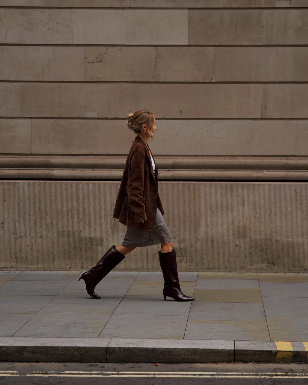 올해의 스커트는 시스루 스커트🩶🫧
어느덧 따뜻해지는 봄 날씨가 다가오면 가벼운 스커트가 유행할 겁니다. 그 중심엔 오간자 소재의 시스루 시폰 스커트가 자리를 차지할테죠. 비침 정도에 따라 단독으로 입어도, 치마나 바지 위에 레이어드 해도 좋습니다.
올 봄 첫 스커트를 시작하신다면 시스루 스커트를 추천드려요! 이미지7