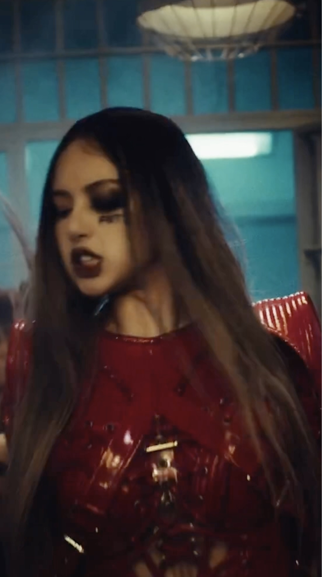 리사, ‘FUTW’ 뮤비 공개🔥

리사가 첫 정규 앨범 'Alter Ego' 타이틀곡 ‘FXCK UP THE WORLD’ 뮤직비디오를 공개했습니다.

제목처럼 강렬한 바이브가 뿜어져 나오는데요. 리사의 섬뜩한 표정 연기가 일품인 뮤직비디오, 함께 감상해보세요.

한편 리사의 이번 정규 앨범에는 총 15곡이 수록되어 있습니다. 이미지